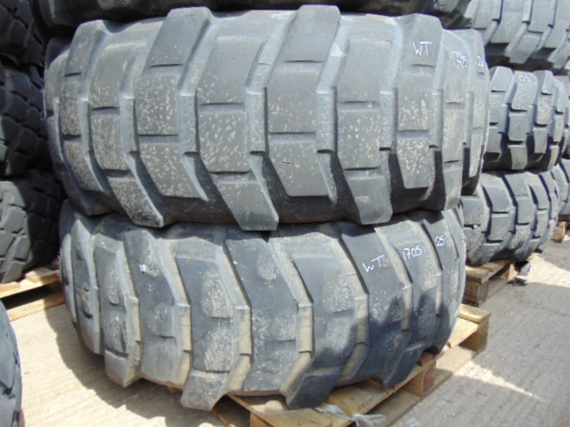 4 x Michelin 20.5 R25 XL 525/80 R25 Tyres - Image 3 of 5