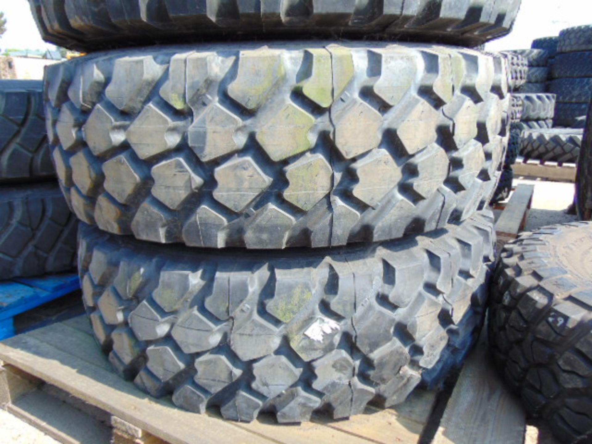 4 x Michelin XZL 365/85 R20 Tyres with Runflat Inserts and 10 Stud Rims - Image 3 of 8