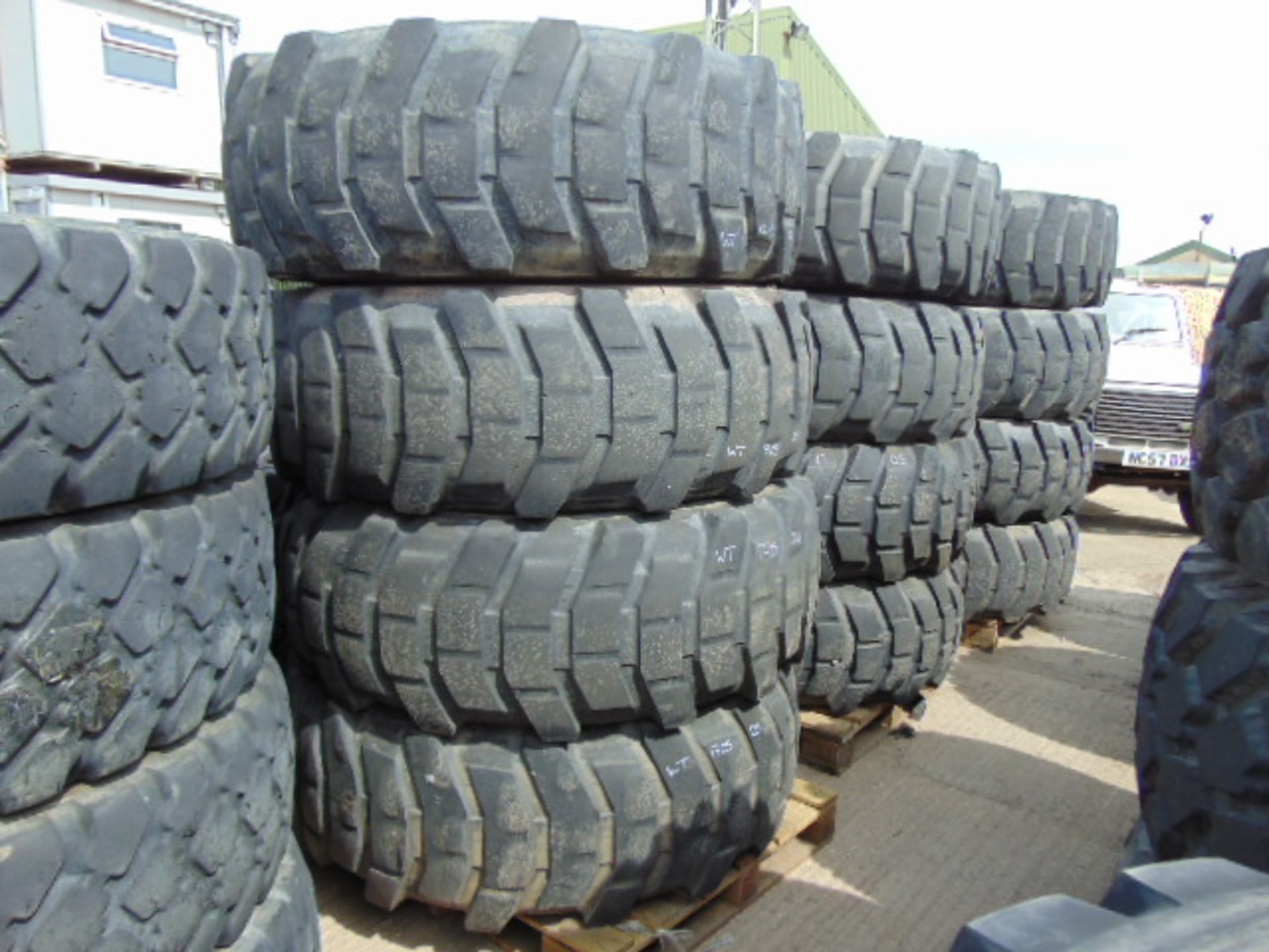 4 x Michelin 20.5 R25 XL 525/80 R25 Tyres