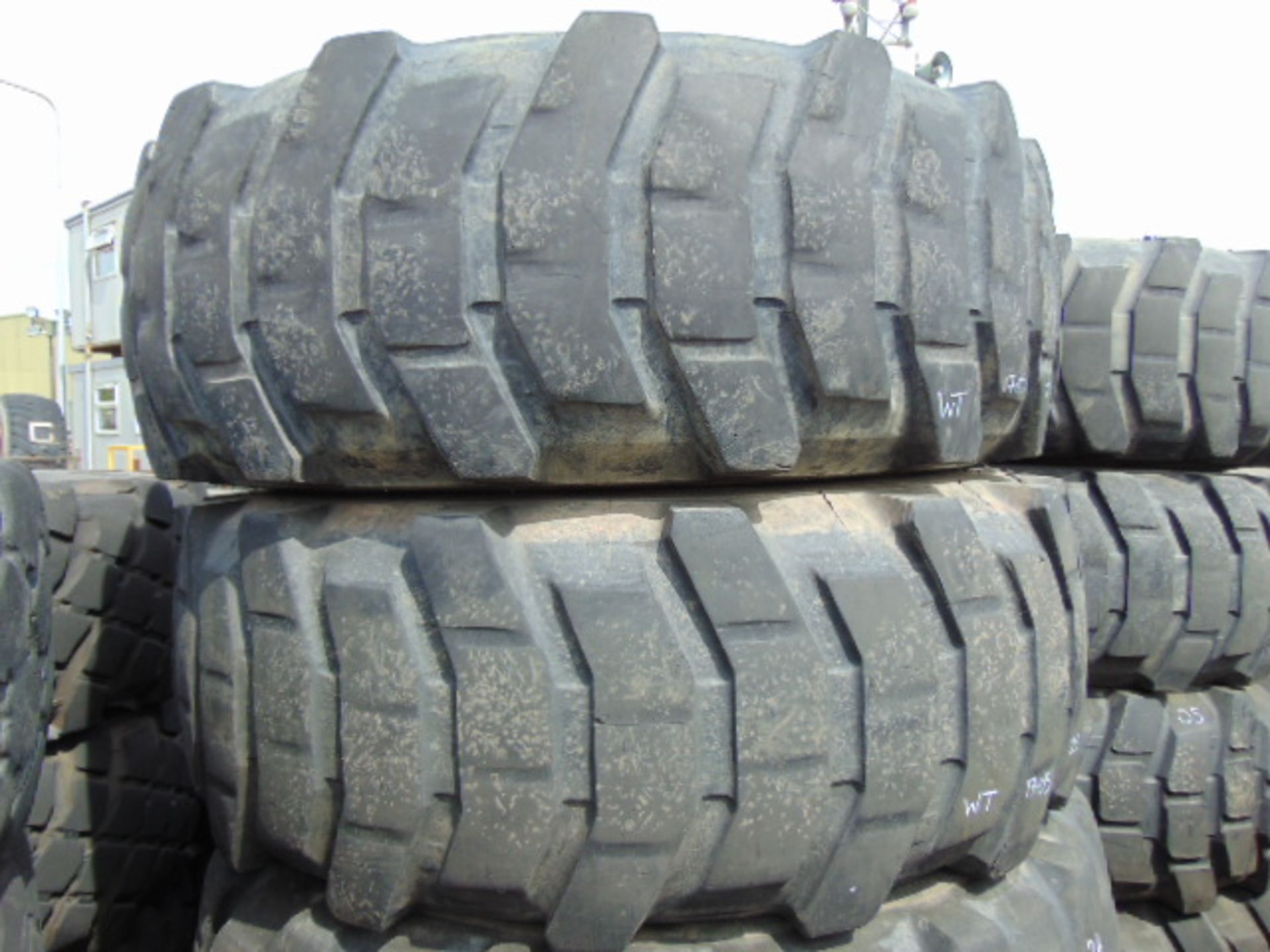 4 x Michelin 20.5 R25 XL 525/80 R25 Tyres - Image 2 of 5