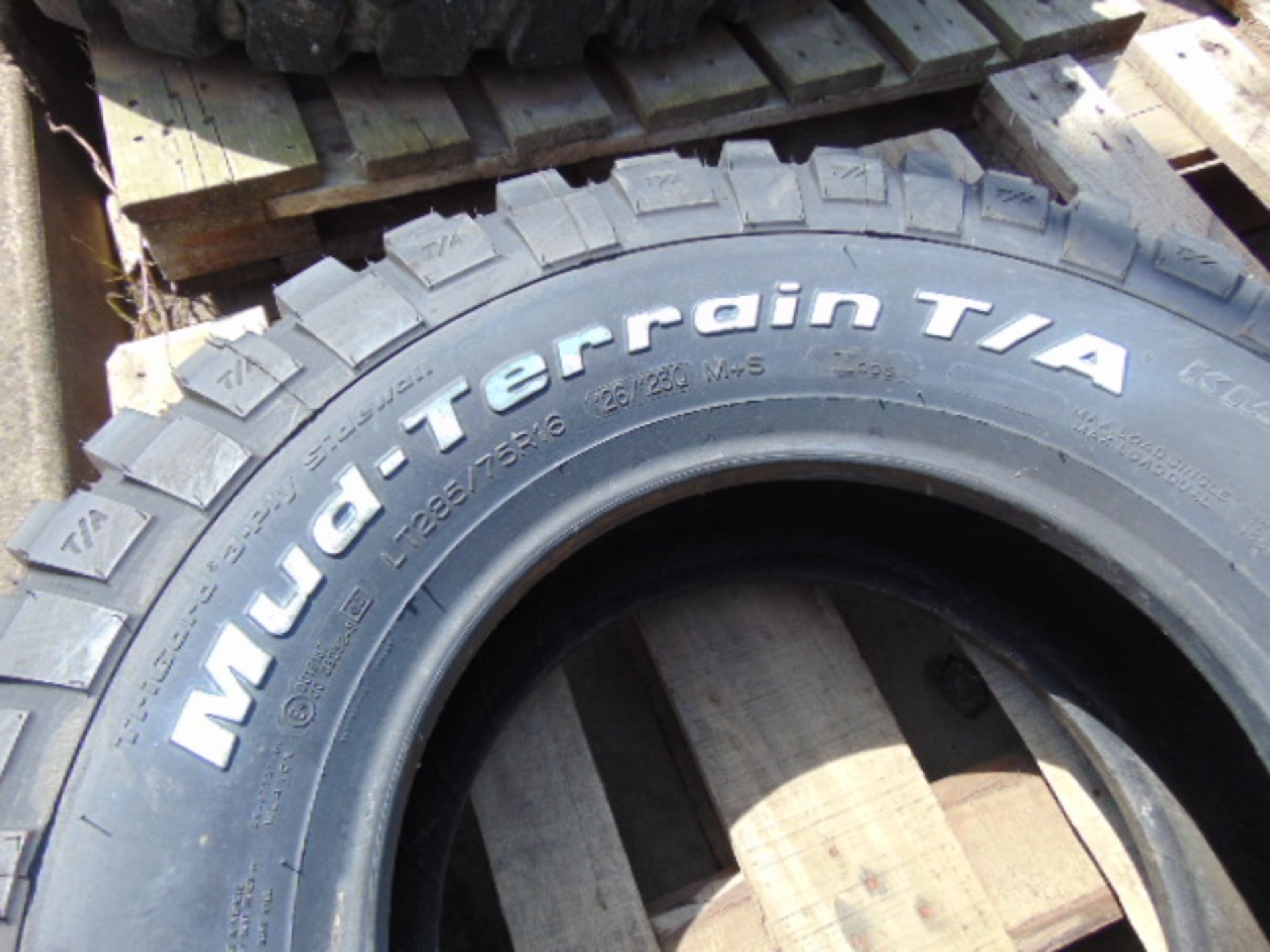 1 x BF Goodrich Mud-Terrain LT285/75 R16 Tyre - Image 5 of 6