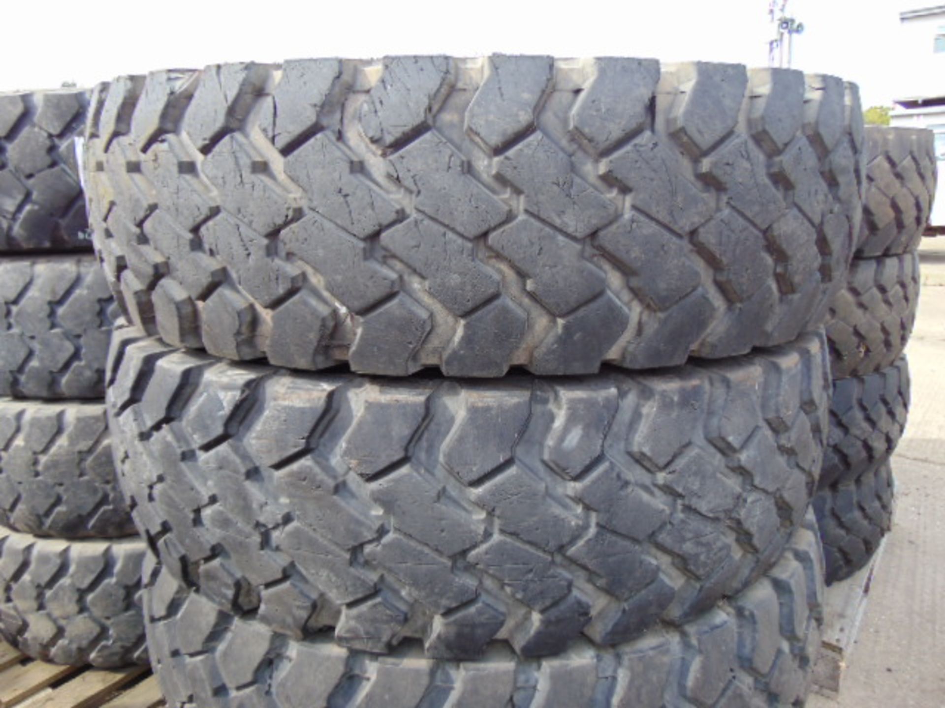 4 x Continental 14.00 R20 Tyres - Image 2 of 6