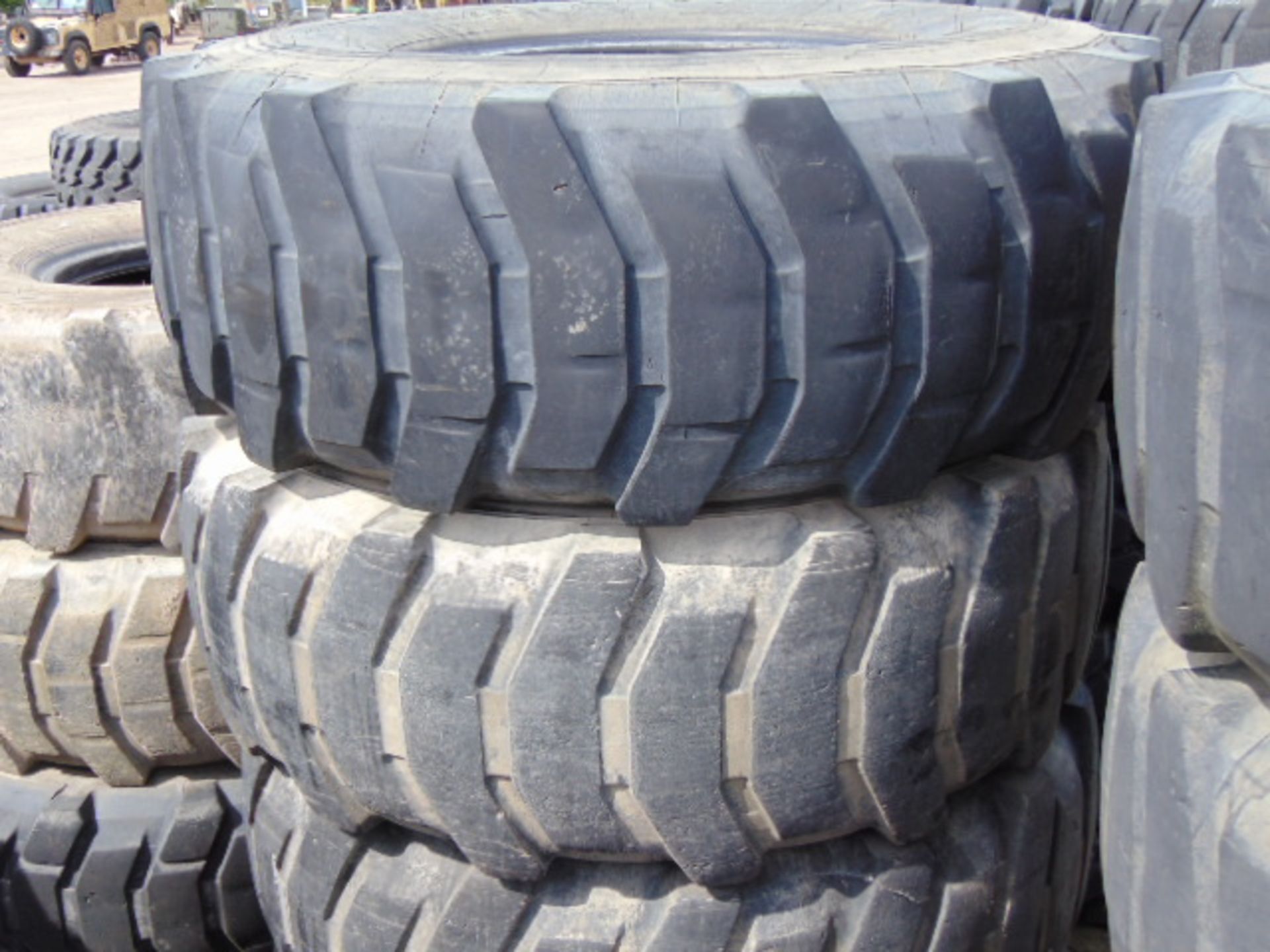 4 x Michelin 20.5 R25 XL 525/80 R25 Tyres - Image 2 of 5