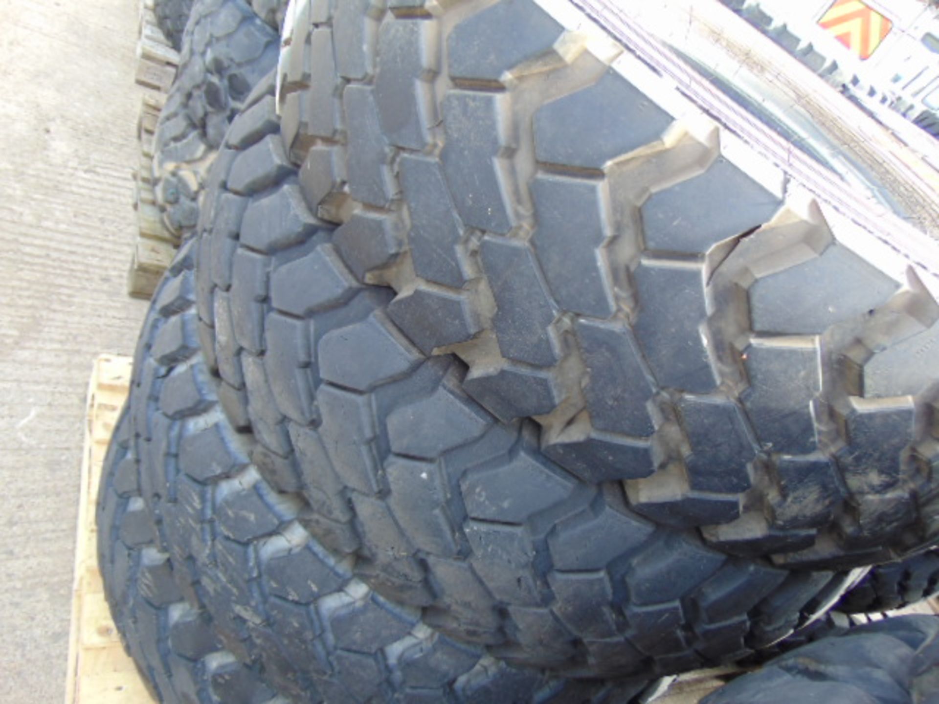 4 x Continental 14.00 R20 Tyres - Image 4 of 6