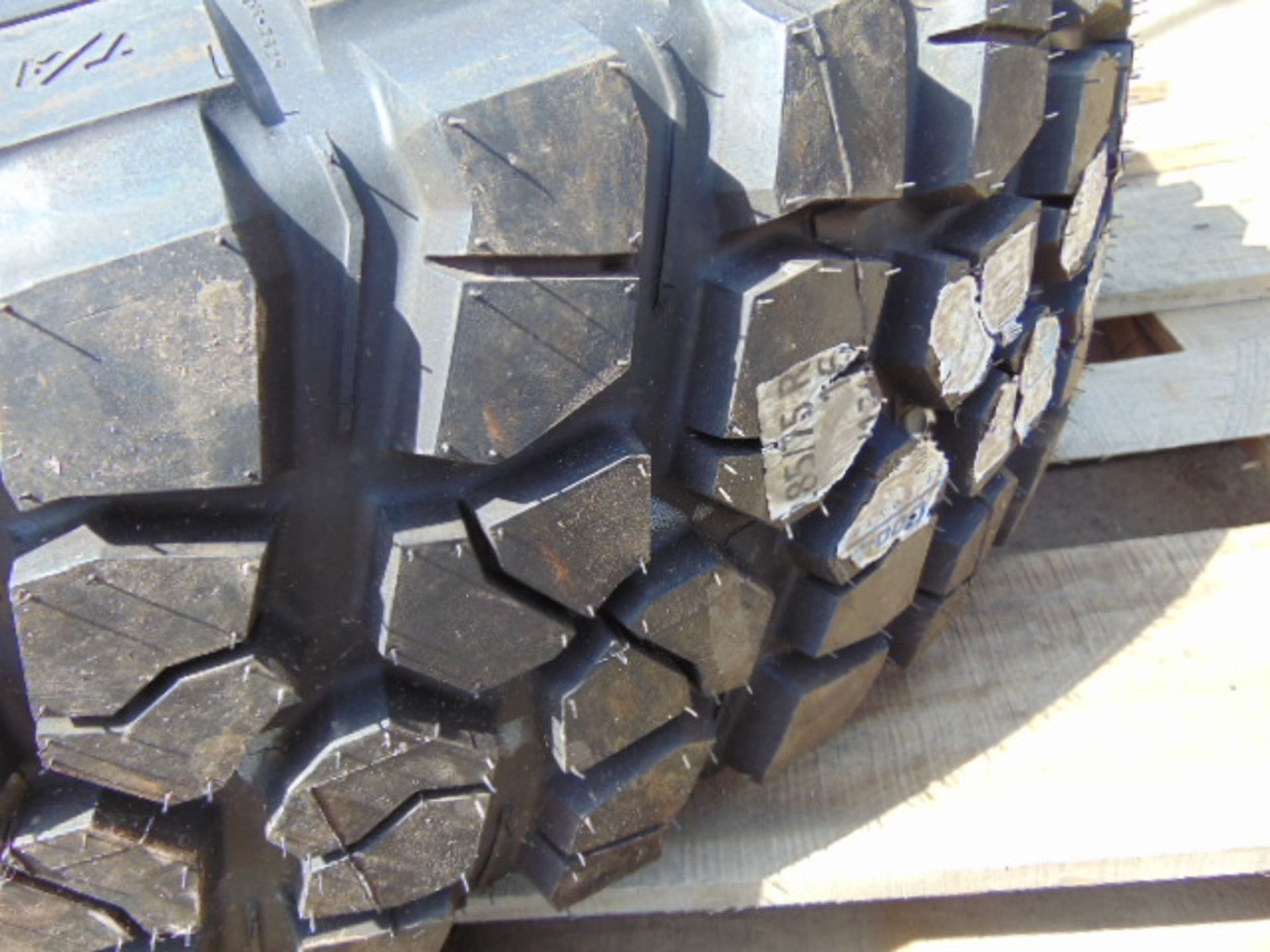 1 x BF Goodrich Mud-Terrain LT285/75 R16 Tyre - Image 3 of 6