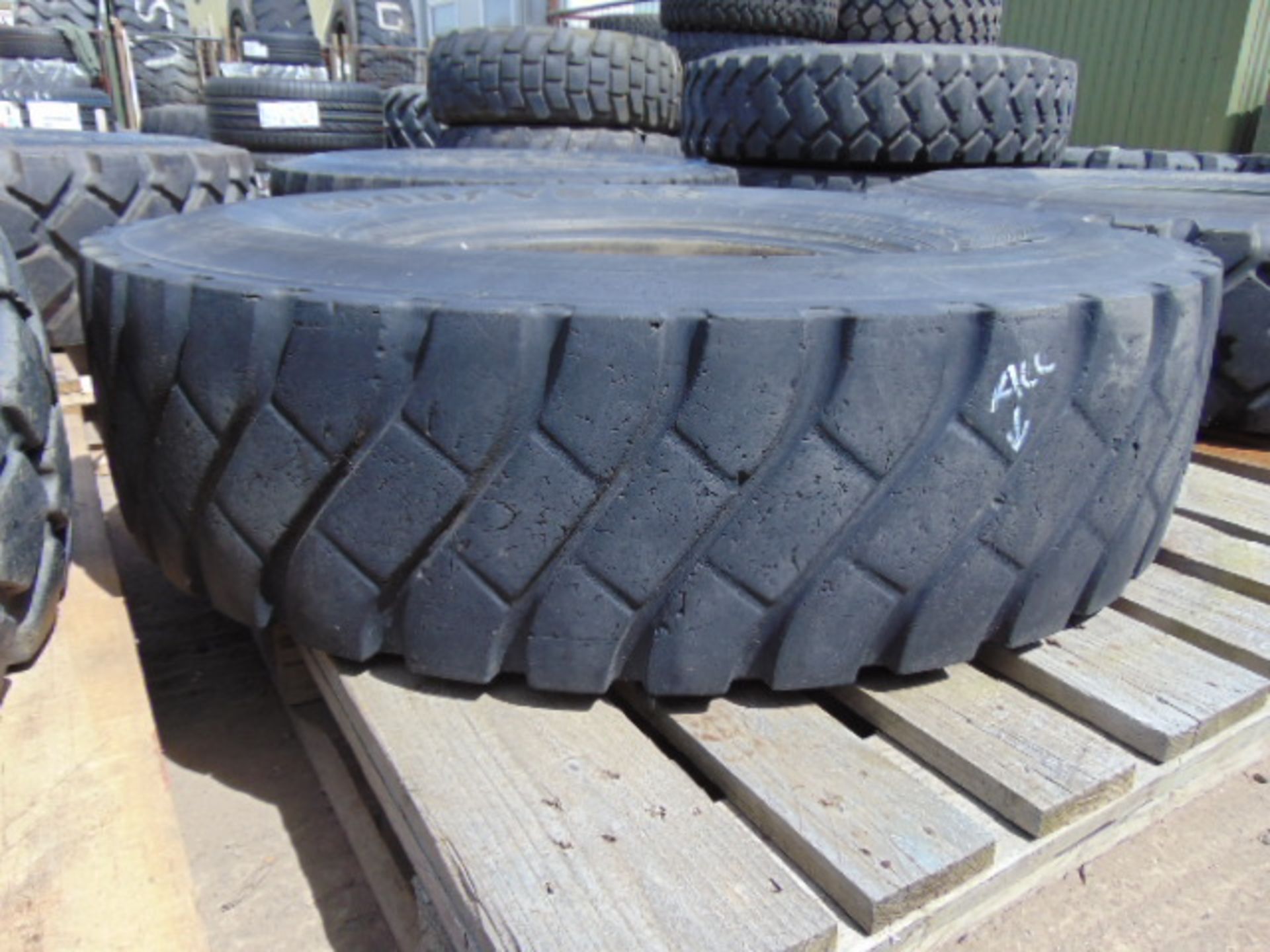 1 x Goodyear G188A 12.00 R20 Tyre - Image 2 of 5