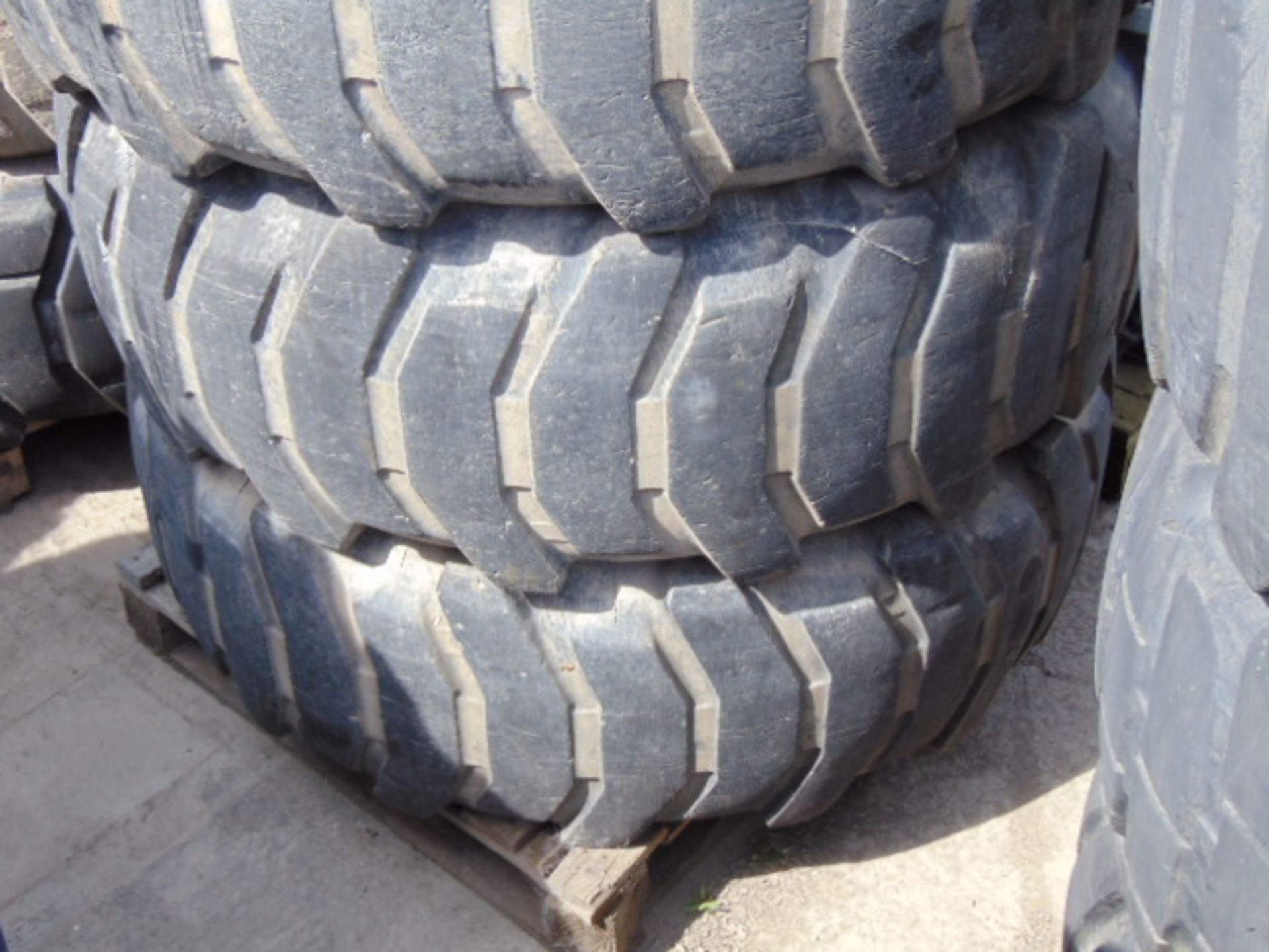 4 x Michelin 20.5 R25 XL 525/80 R25 Tyres - Image 3 of 5