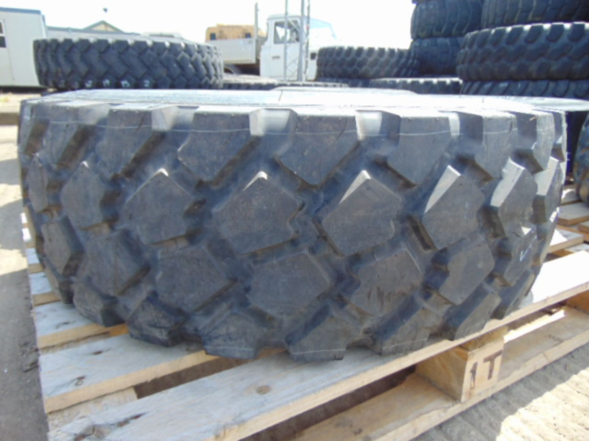 1 x Michelin 335/80 R20 XZL Tyre - Image 2 of 5