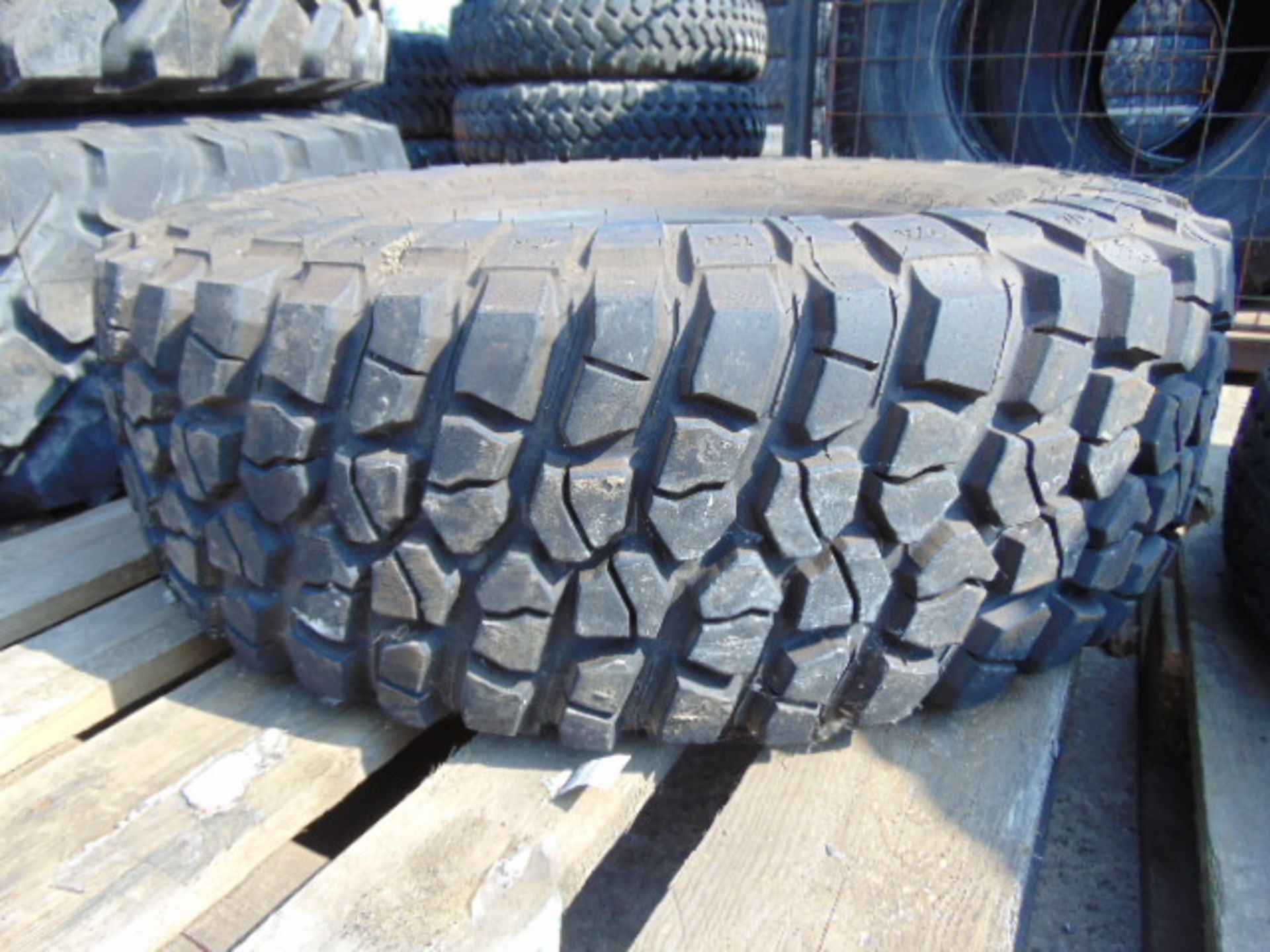 1 x BF Goodrich Mud-Terrain LT285/75 R16 Tyre - Image 2 of 6