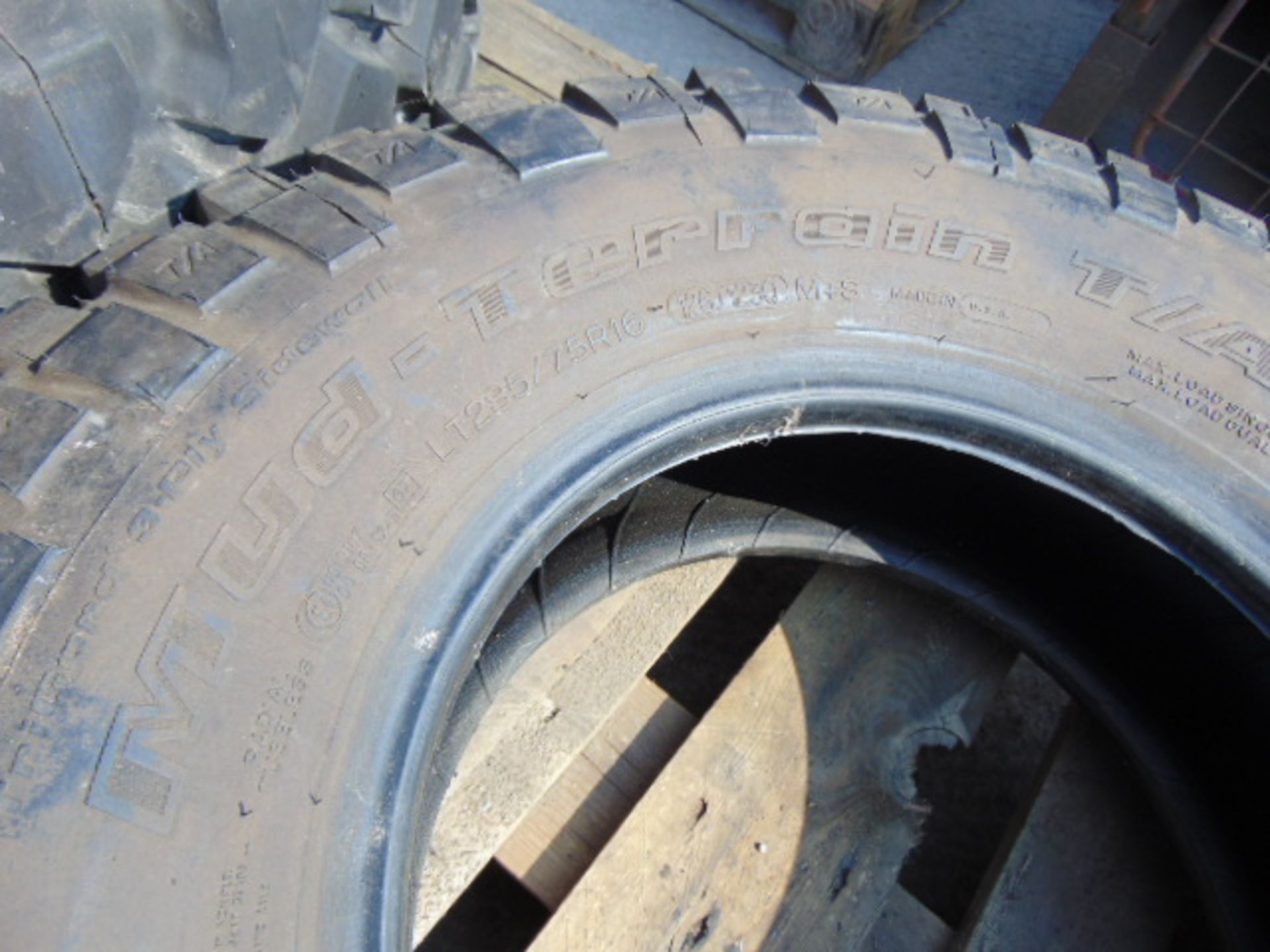 1 x BF Goodrich Mud-Terrain LT285/75 R16 Tyre - Image 5 of 6