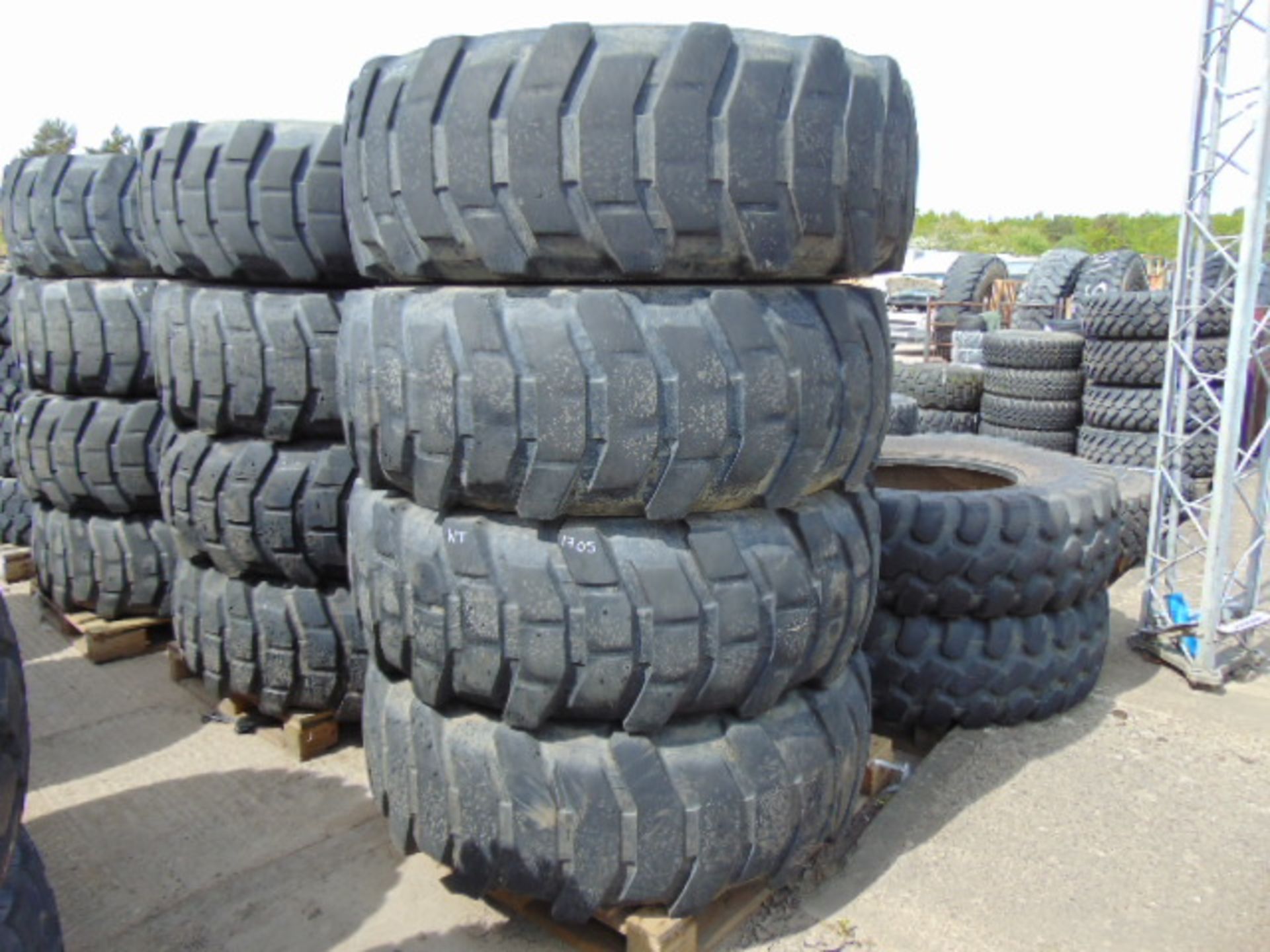 4 x Michelin 20.5 R25 XL 525/80 R25 Tyres