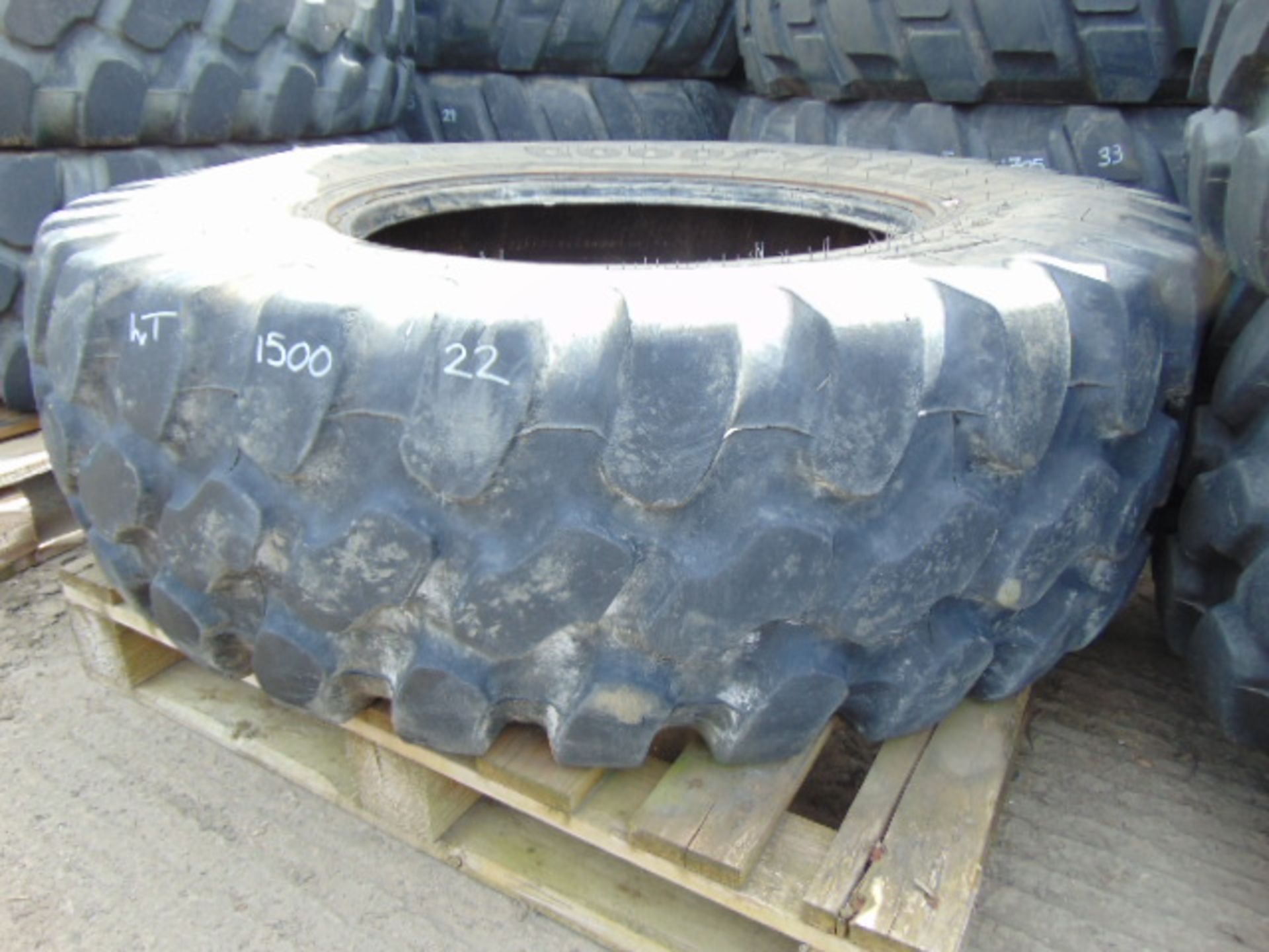 1 x Goodyear IT530 440/80 R28 IND Tyre - Image 2 of 6