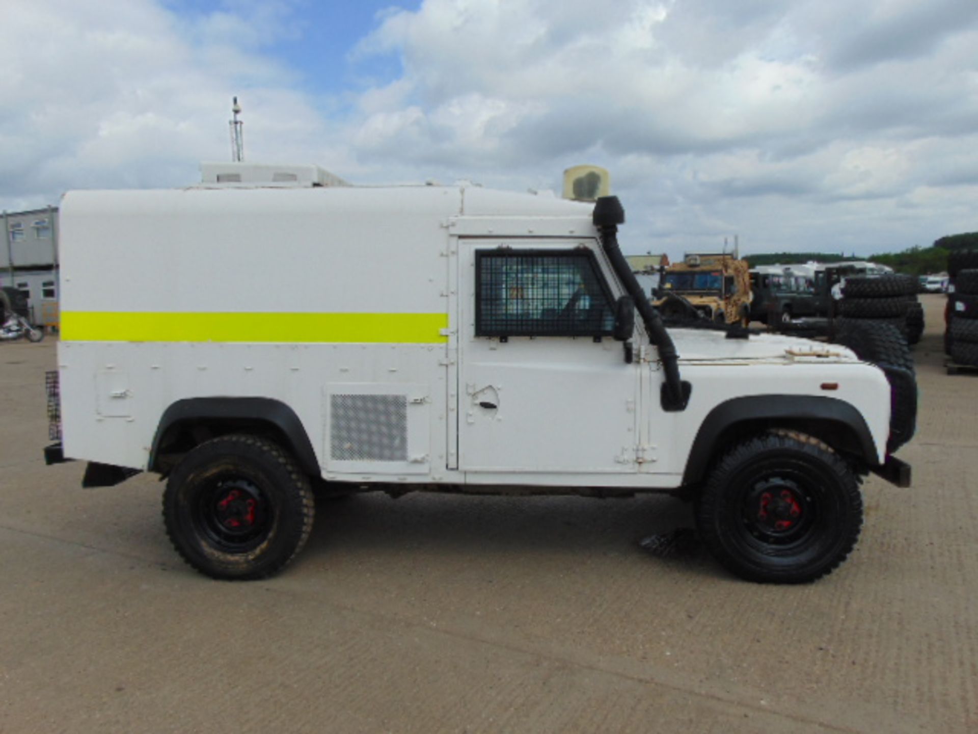 Land Rover 110 300TDi Snatch-2A - Image 5 of 21