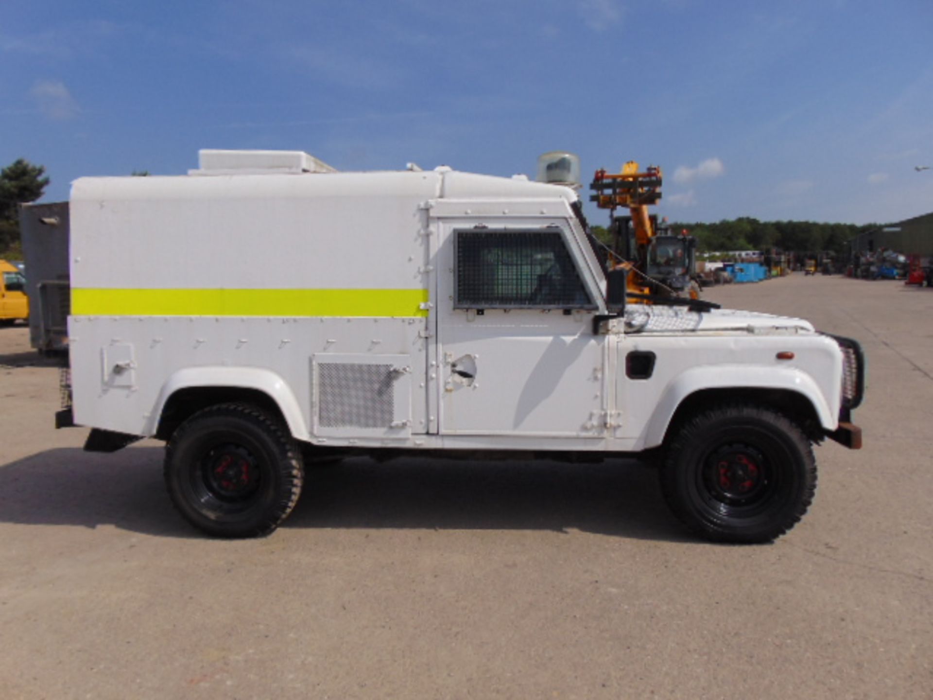 Land Rover 110 300TDi Snatch-2A - Image 5 of 22