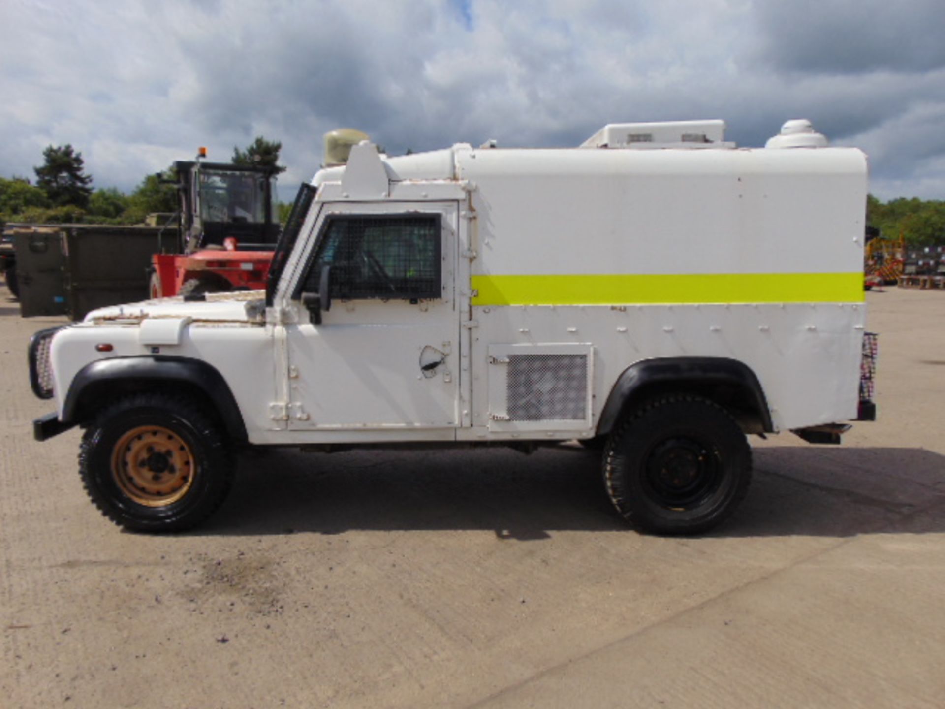 Land Rover 110 300TDi Snatch-2A - Image 4 of 20