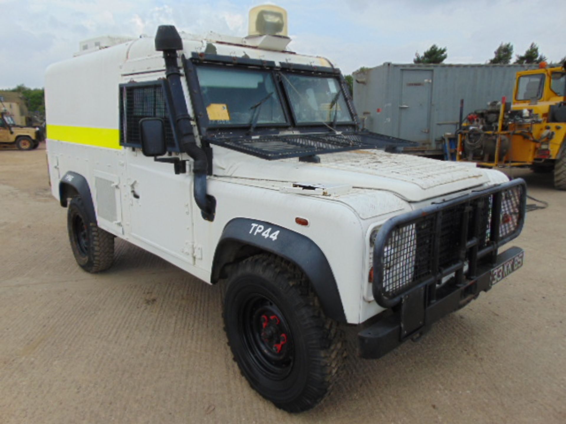 Land Rover 110 300TDi Snatch-2A