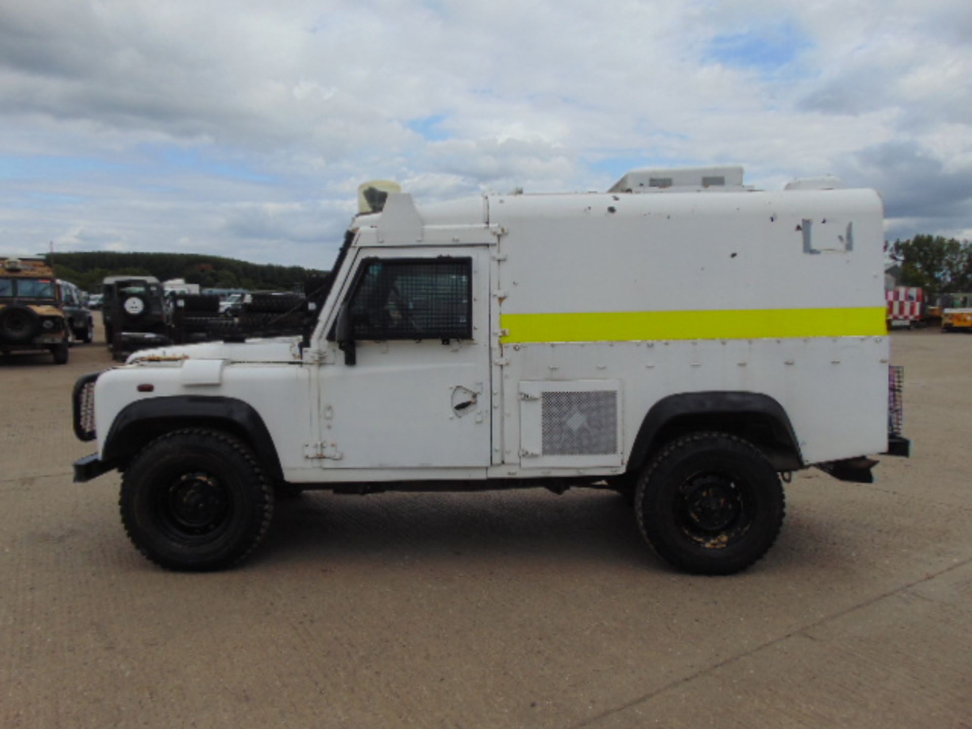 Land Rover 110 300TDi Snatch-2A - Image 4 of 18