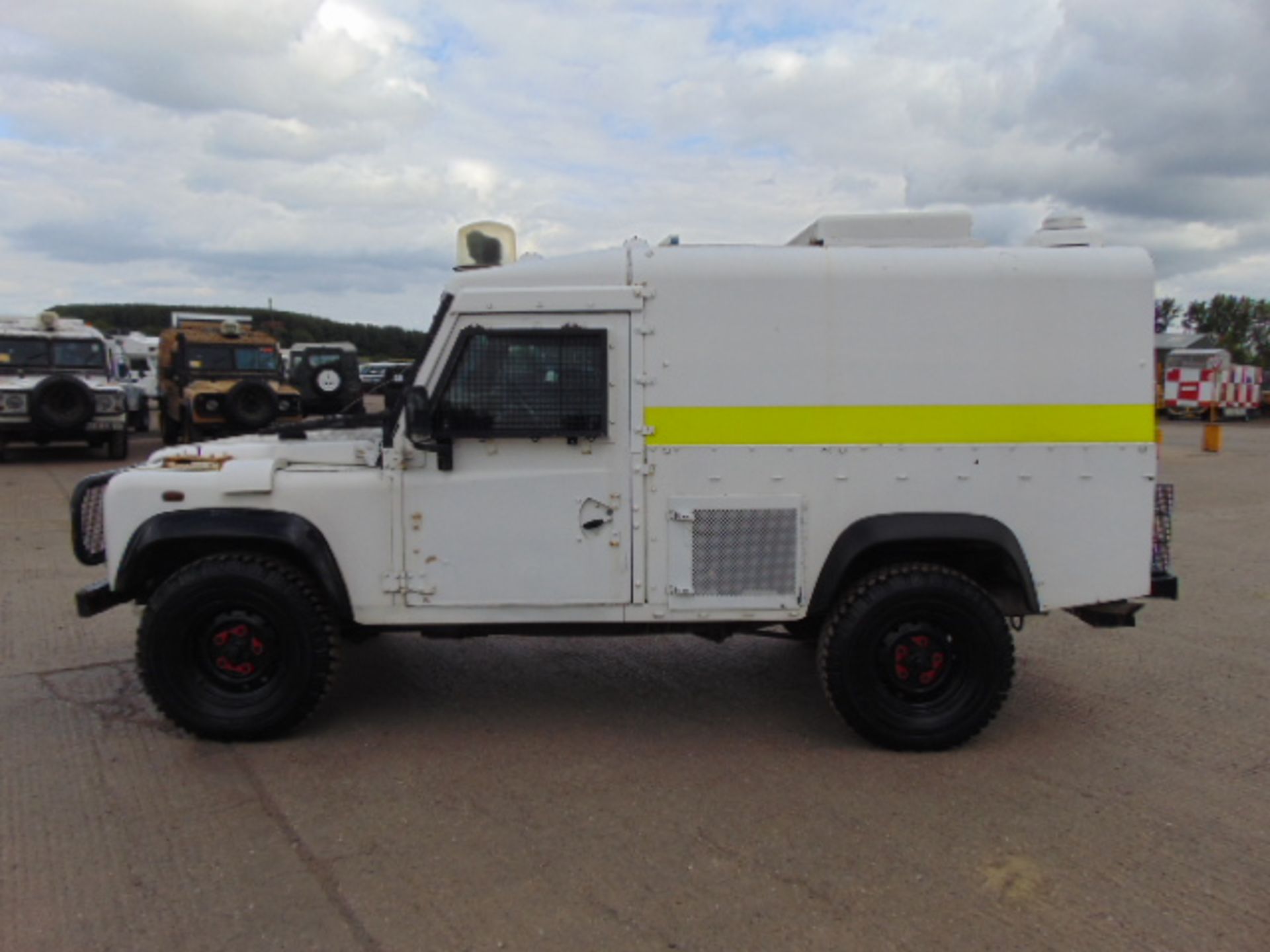 Land Rover 110 300TDi Snatch-2A - Image 4 of 22