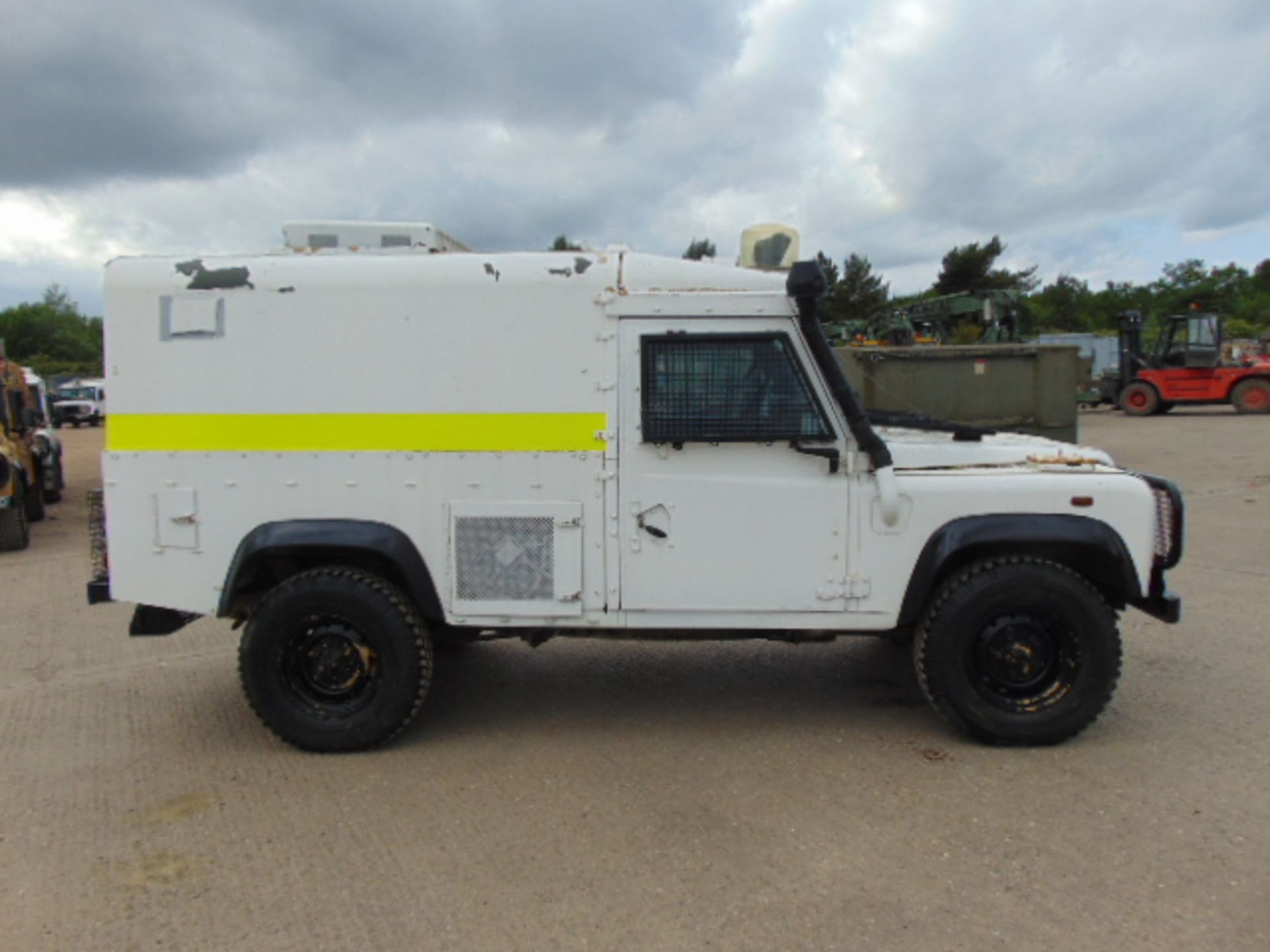 Land Rover 110 300TDi Snatch-2A - Image 5 of 18