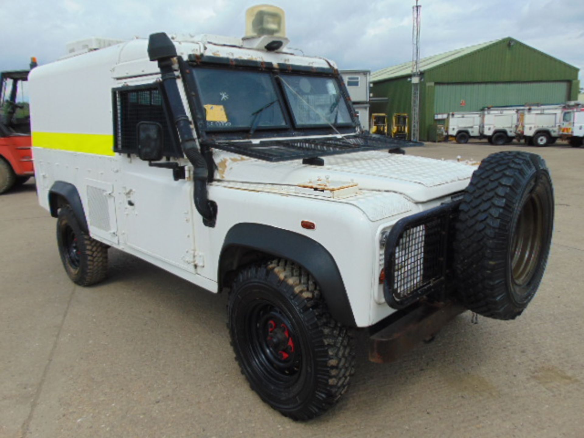 Land Rover 110 300TDi Snatch-2A