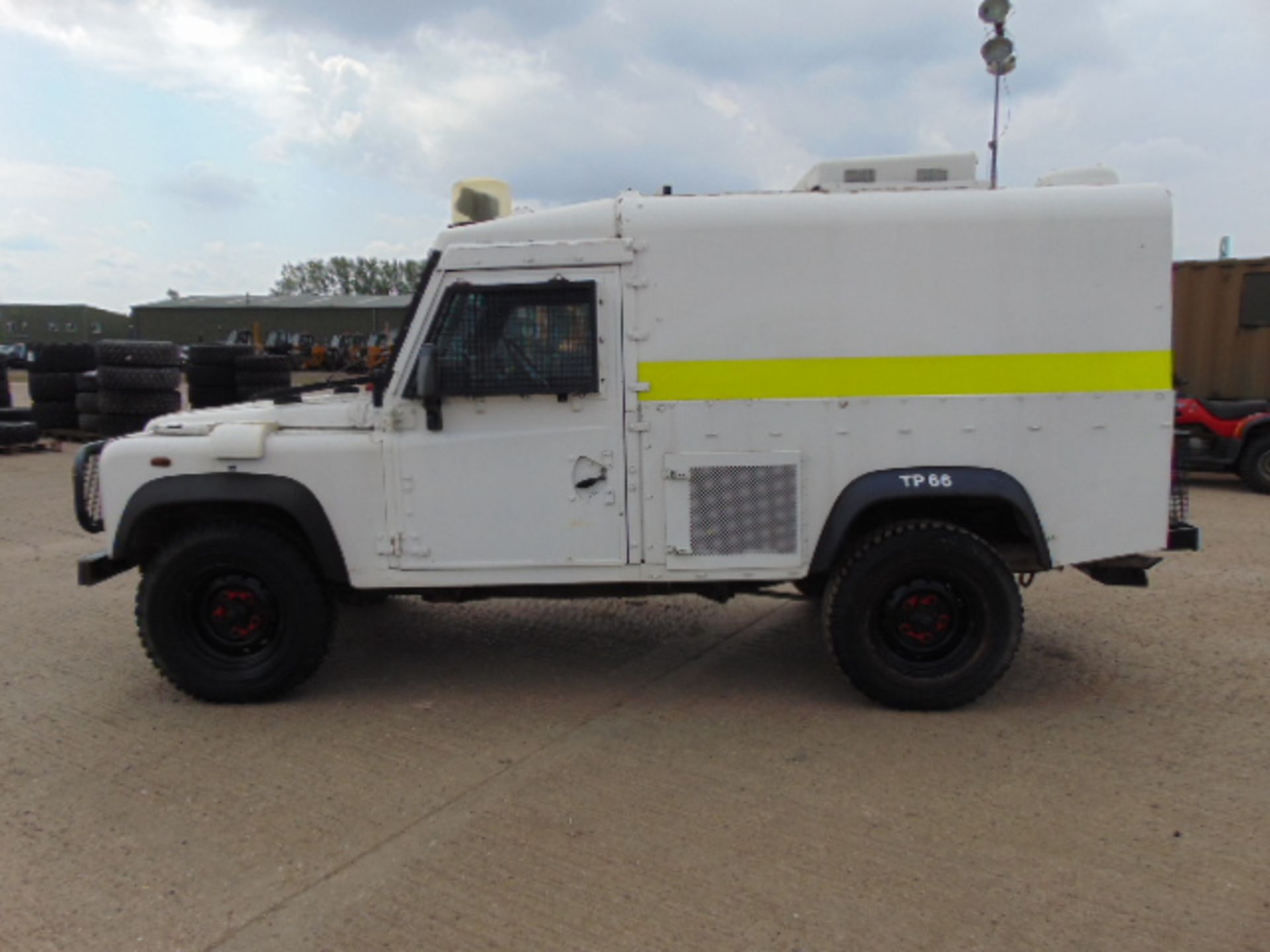 Land Rover 110 300TDi Snatch-2A - Image 4 of 22