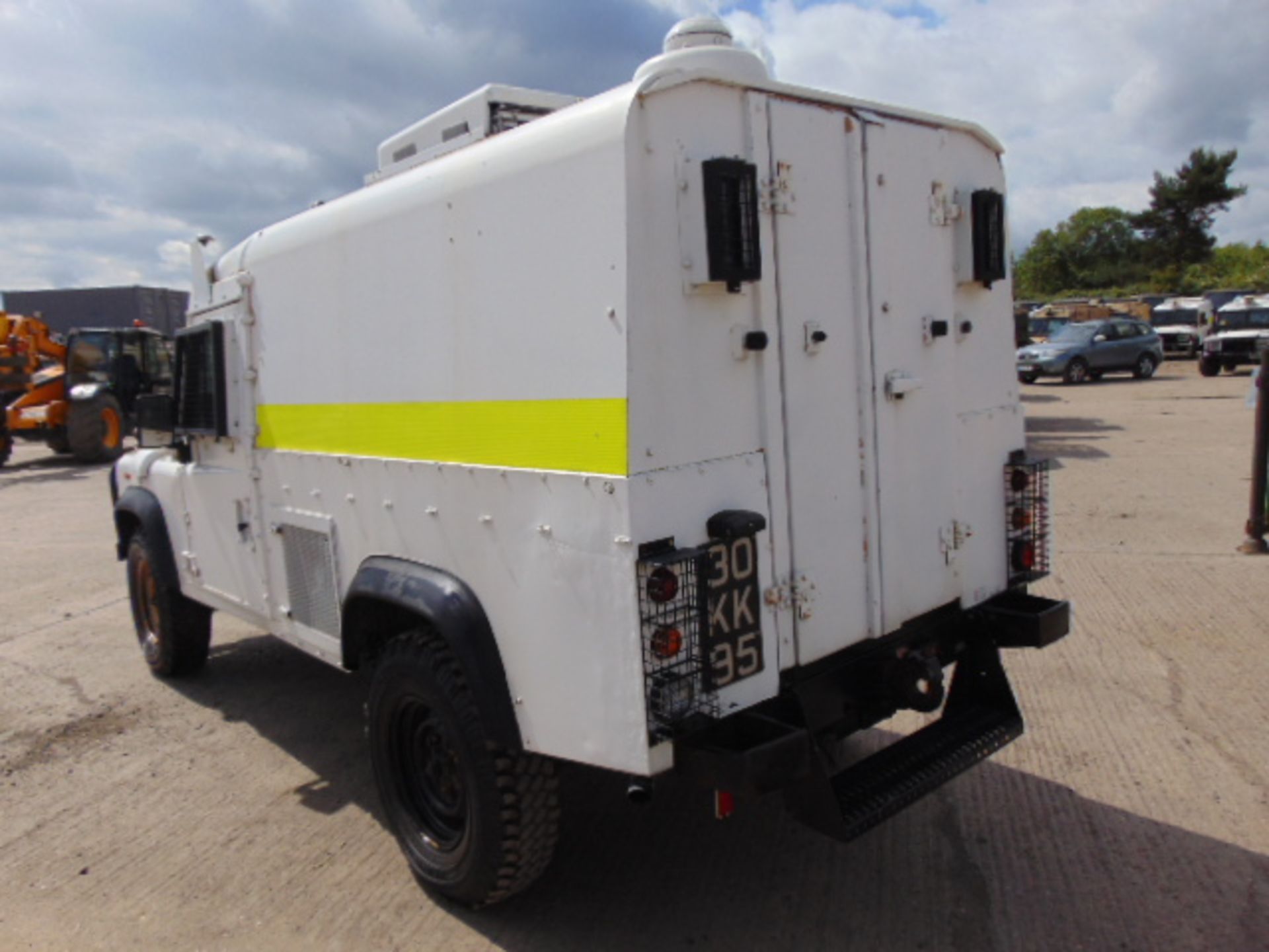 Land Rover 110 300TDi Snatch-2A - Image 8 of 20