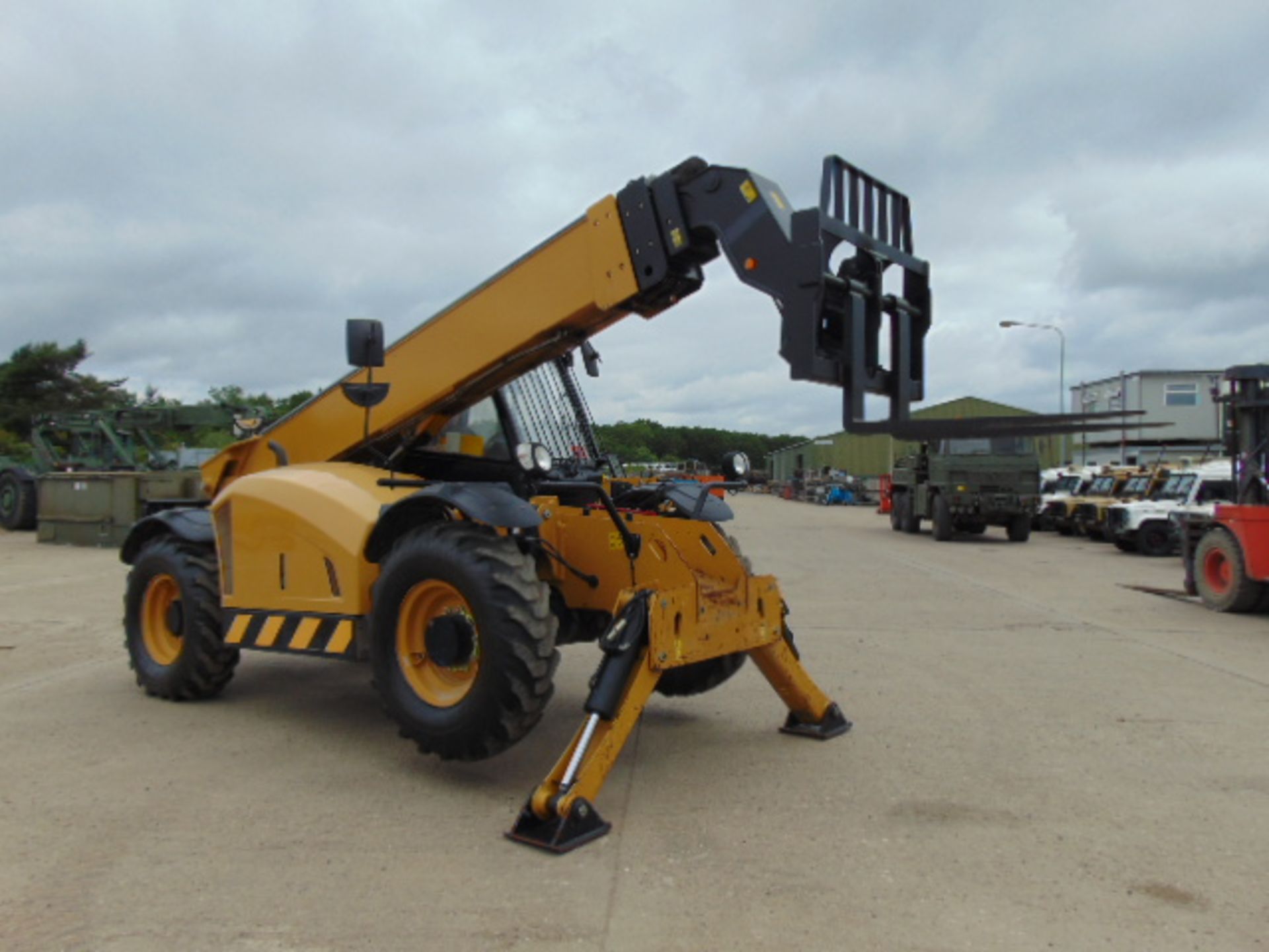 2014 Caterpillar TH417GC 4.0 ton Telehandler - Image 4 of 24