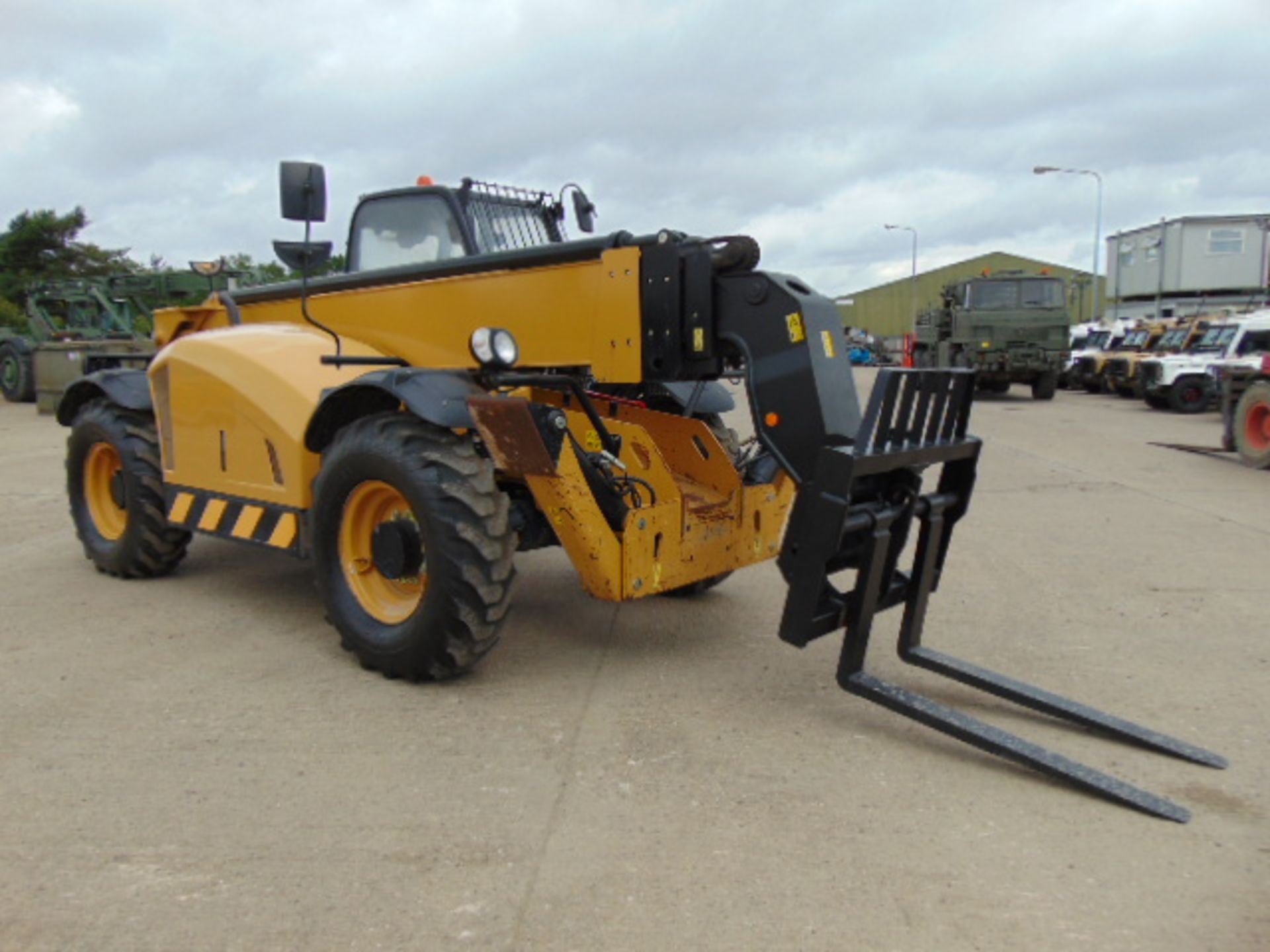 2014 Caterpillar TH417GC 4.0 ton Telehandler - Image 6 of 24