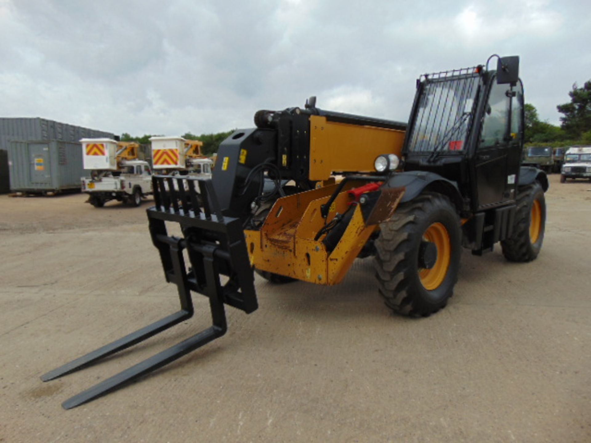 2014 Caterpillar TH417GC 4.0 ton Telehandler - Image 8 of 24