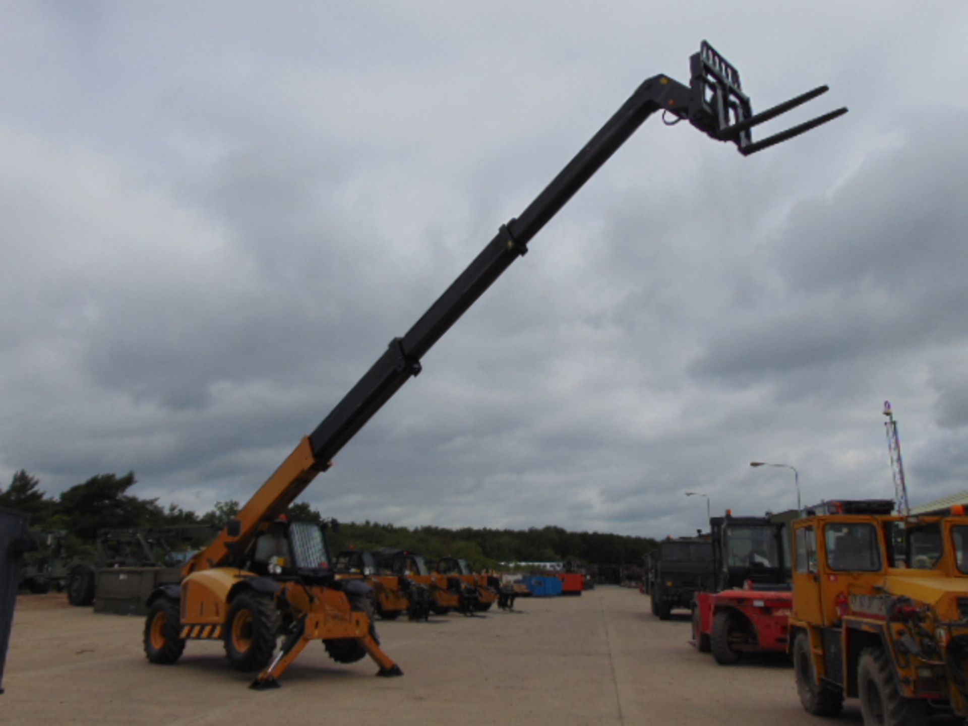 2014 Caterpillar TH417GC 4.0 ton Telehandler - Image 3 of 24