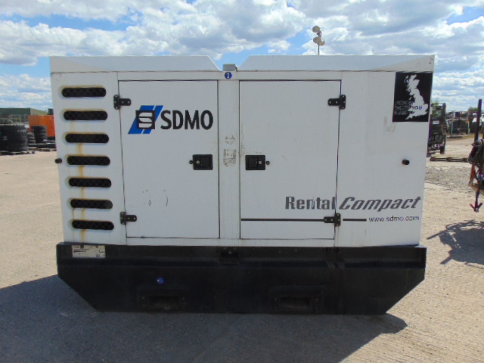 SDMO Leroy Somer John Deere 90KVA 3 Phase Diesel Generator - Image 5 of 28