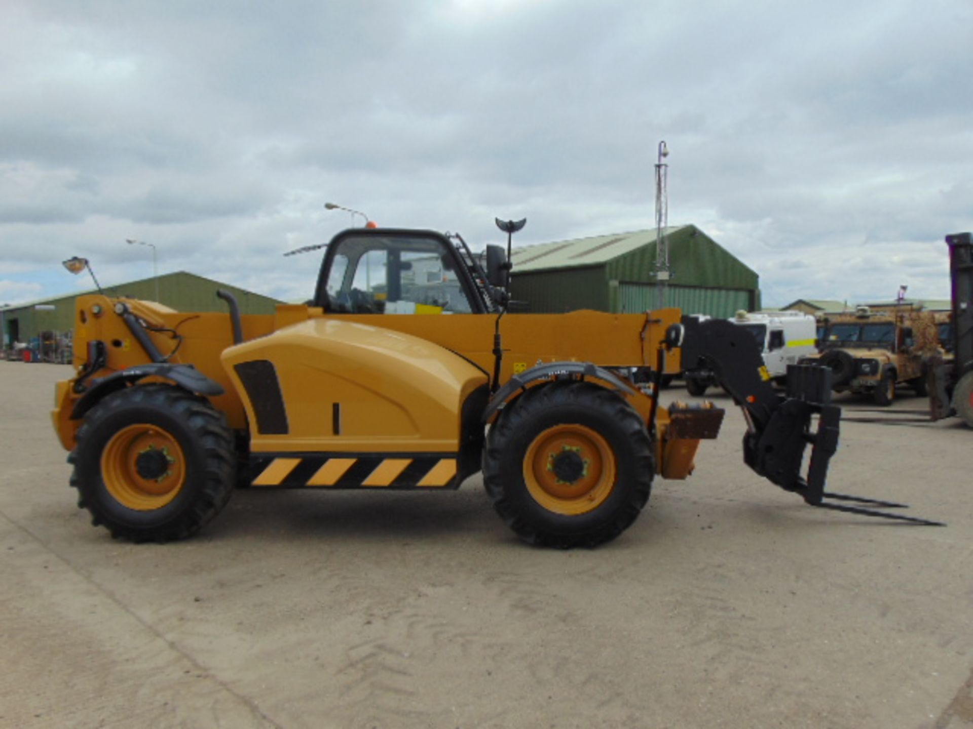 2014 Caterpillar TH414C 3.6 ton Telehandler - Image 12 of 26