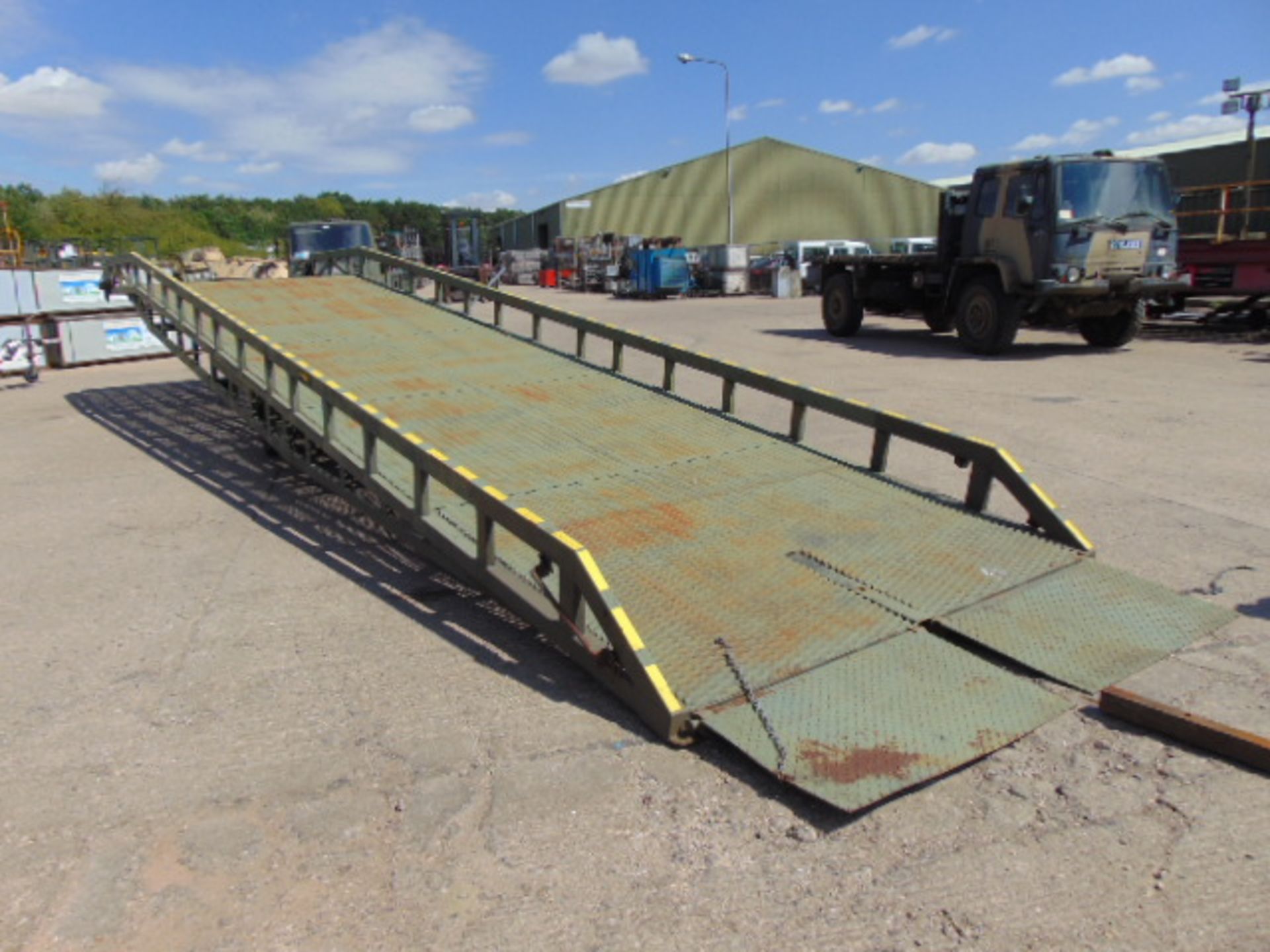 Direct MoD Bicester a 7 Tonne Hydraulic Container Loading Ramp - Bild 5 aus 16