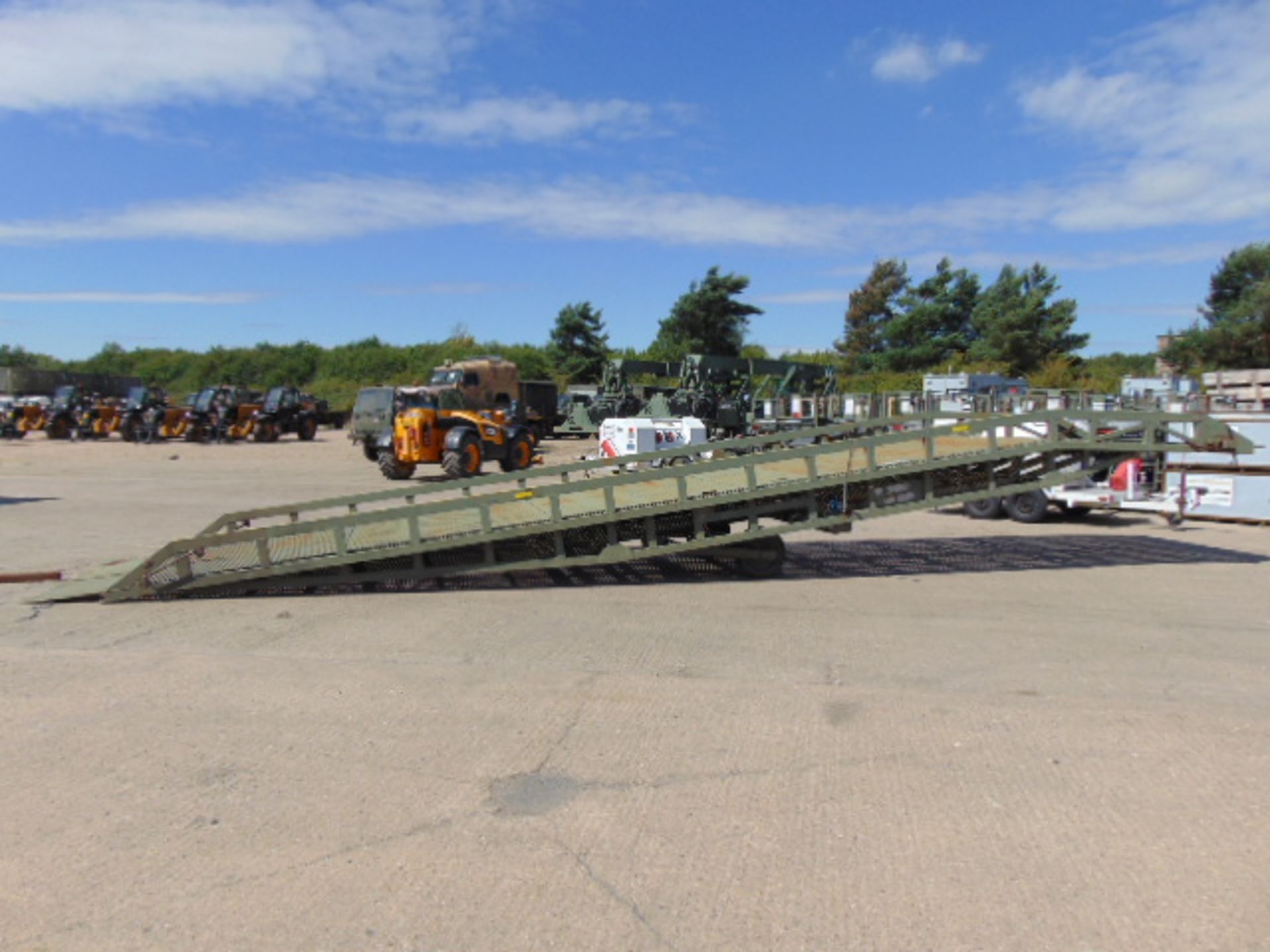 Direct MoD Bicester a 7 Tonne Hydraulic Container Loading Ramp - Image 9 of 16
