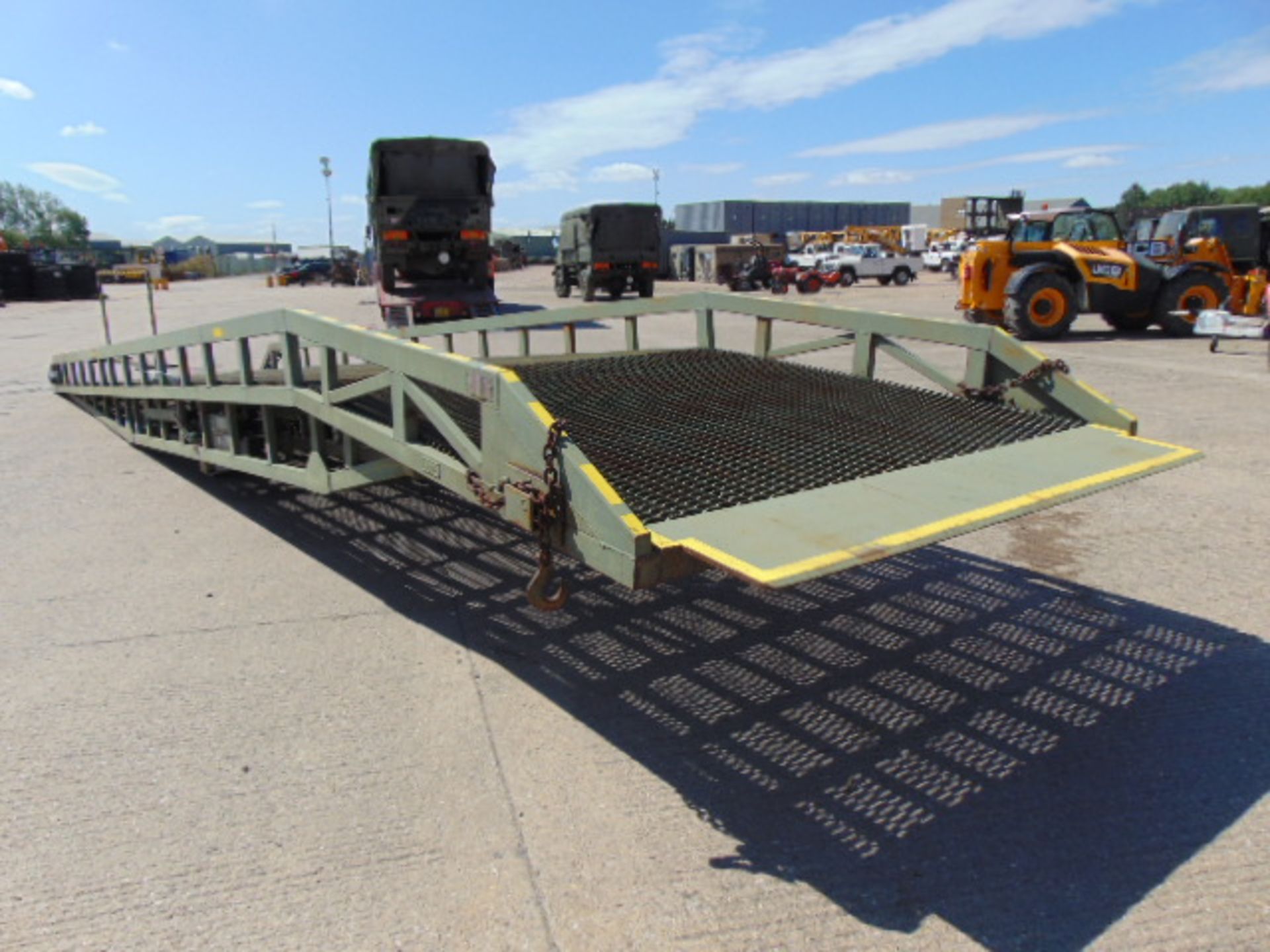 Direct MoD Bicester a 7 Tonne Hydraulic Container Loading Ramp - Image 6 of 16