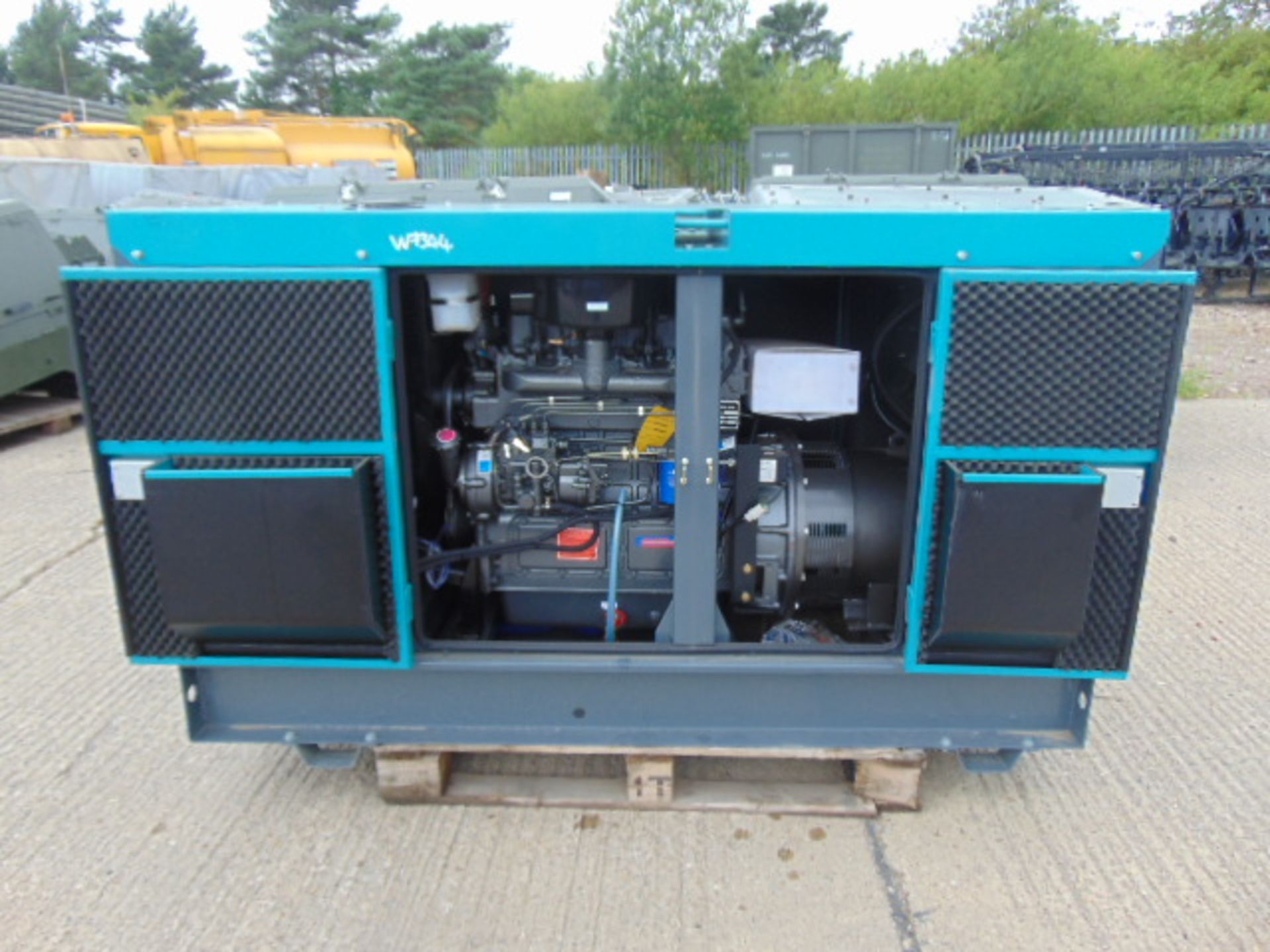 UNISSUED WITH TEST HOURS ONLY 30 KVA 3 Phase Silent Diesel Generator Set - Bild 2 aus 15