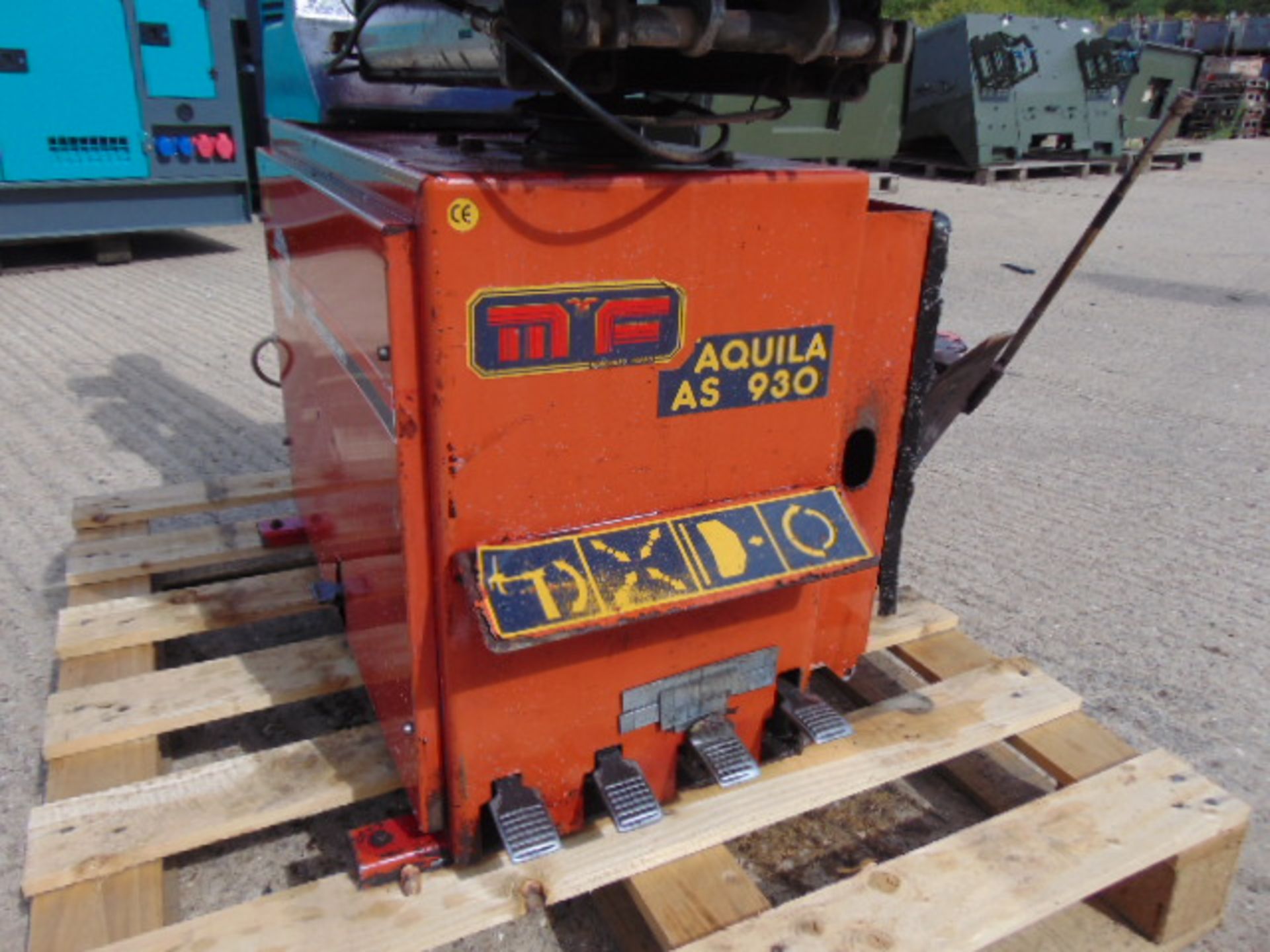 Mondolfo Ferro Aquila AS 930 Tyre changing Machine - Image 9 of 17