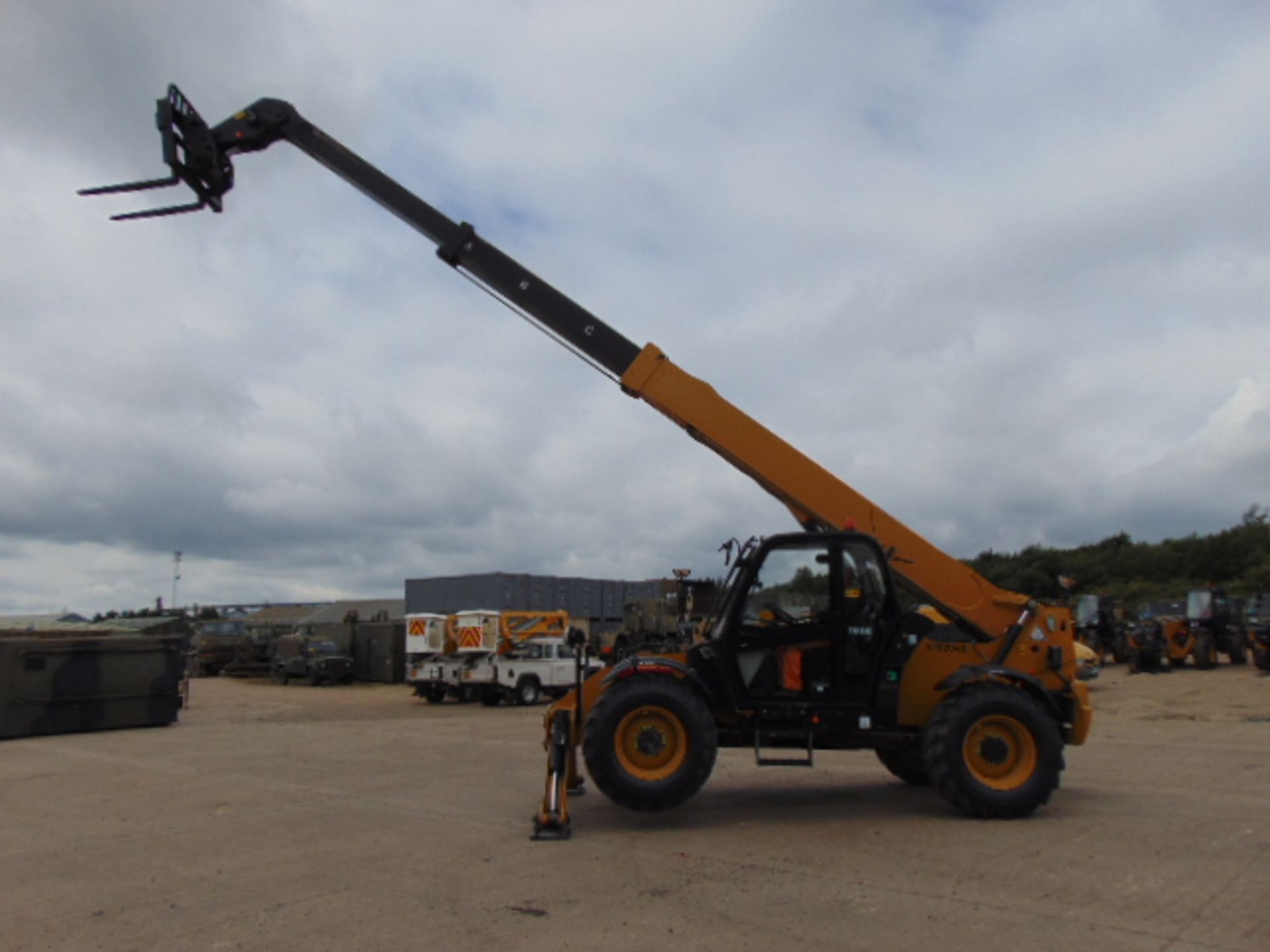 2014 Caterpillar TH414C 3.6 ton Telehandler - Image 5 of 26