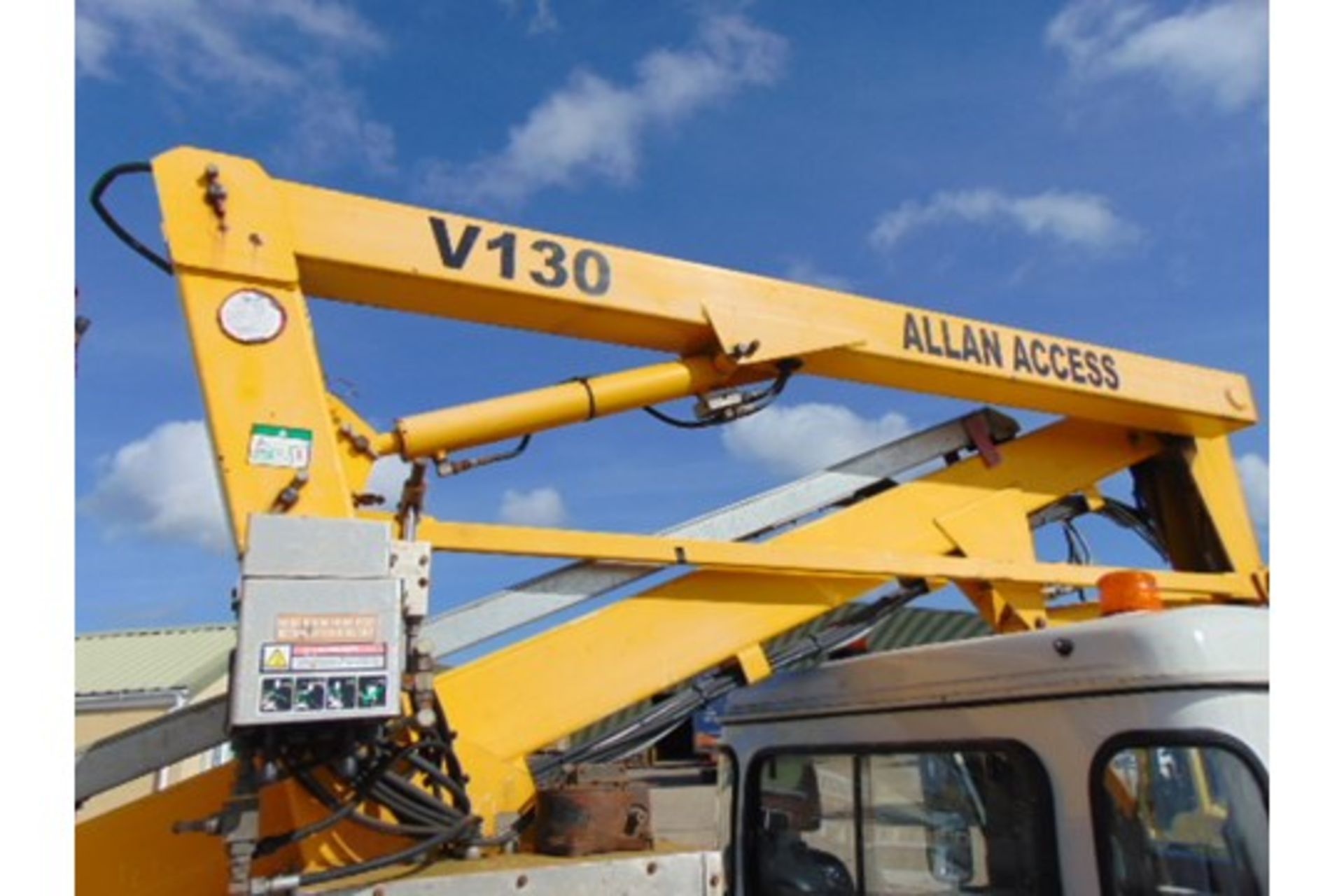 Land Rover 110 2.4TDCi Defender Fitted with V130 13 Metre Platform Access Hoist - Image 17 of 29