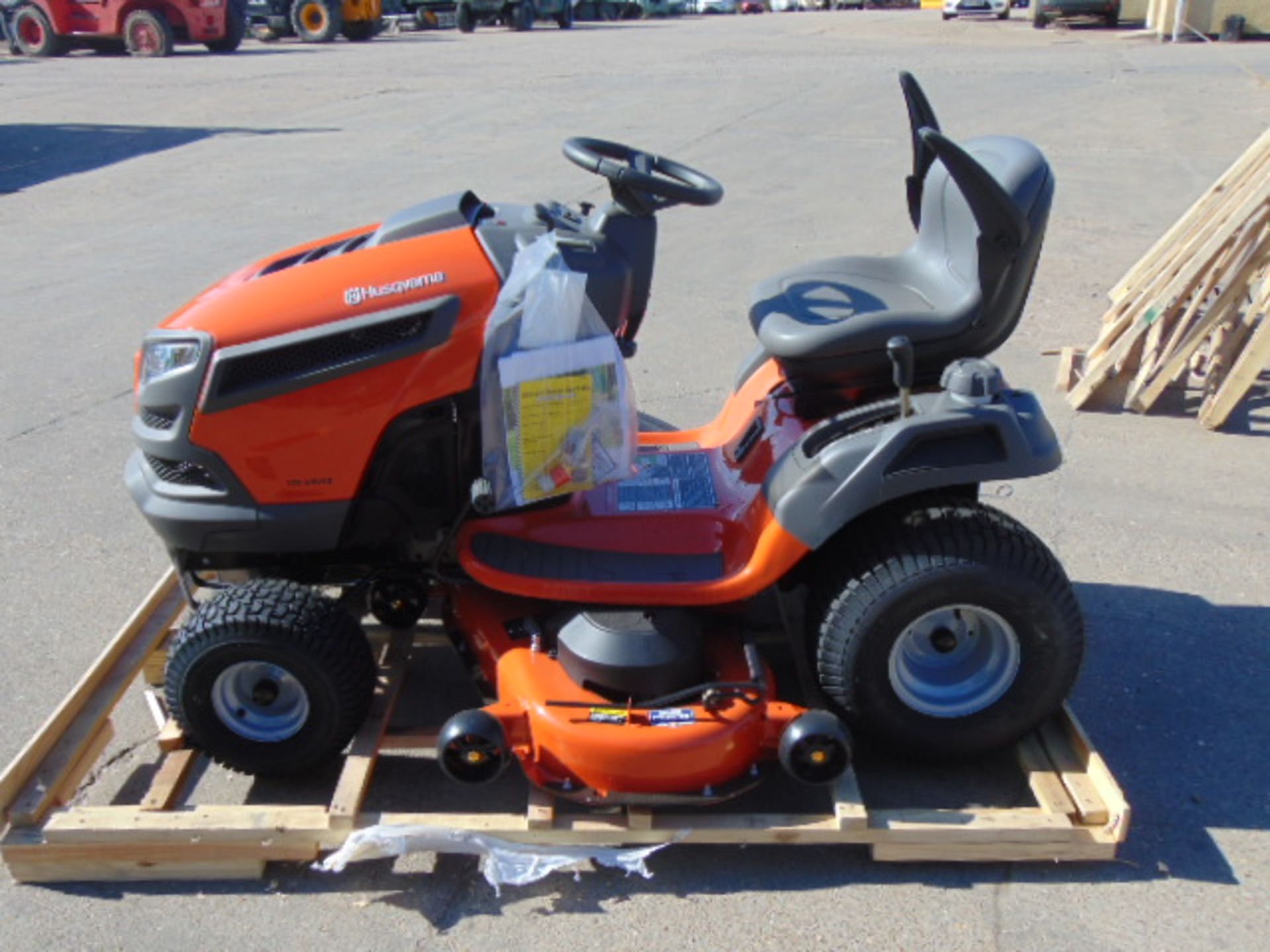 Unissued Husqvarna YTA24V48 24-HP V-twin Automatic 46-in Ride On Lawn Tractor - Image 4 of 24