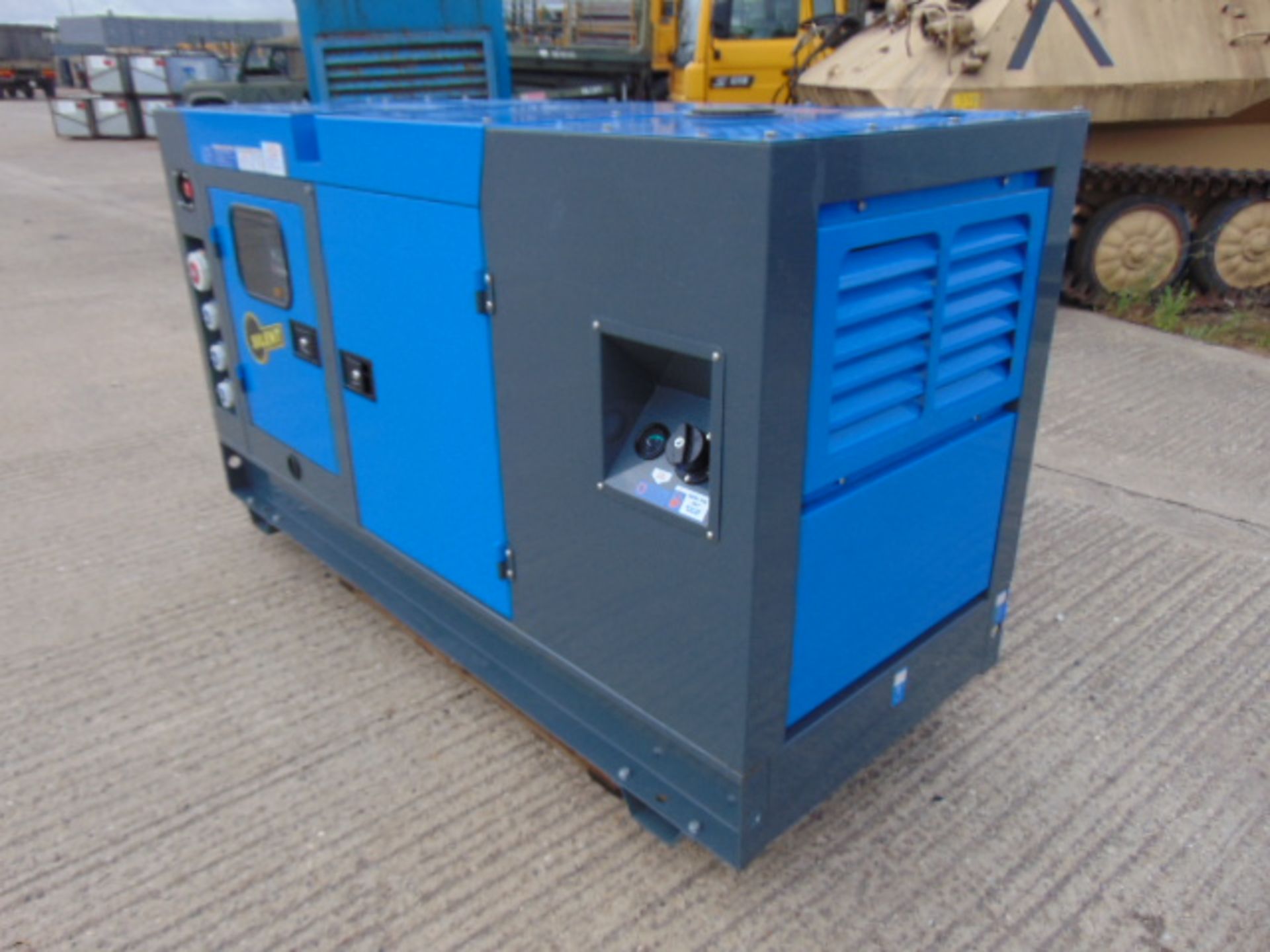 UNISSUED WITH TEST HOURS ONLY 70 KVA 3 Phase Silent Diesel Generator Set - Bild 8 aus 13