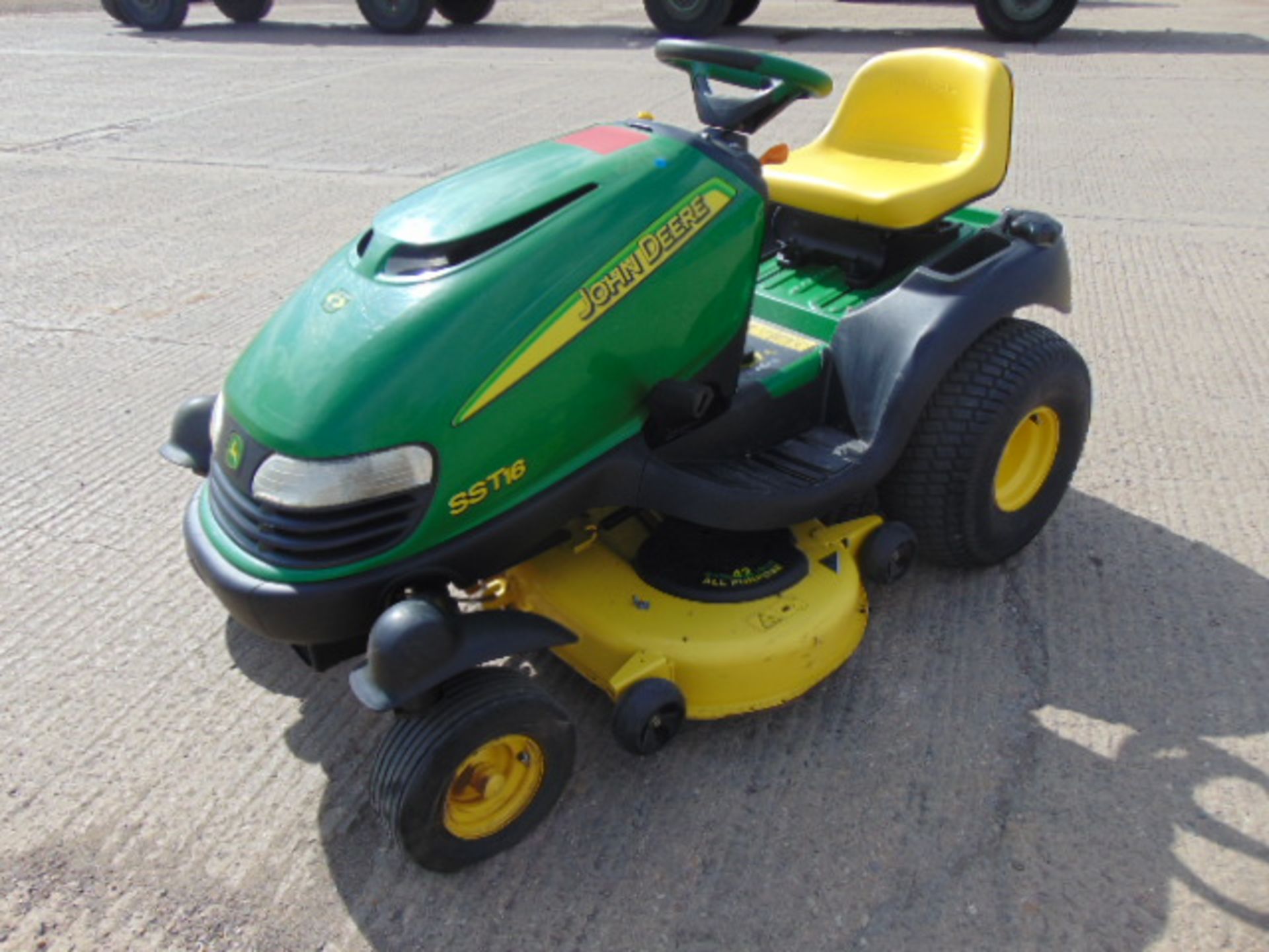 John Deere SST16 Spin Steer Ride On Mower - Image 3 of 17