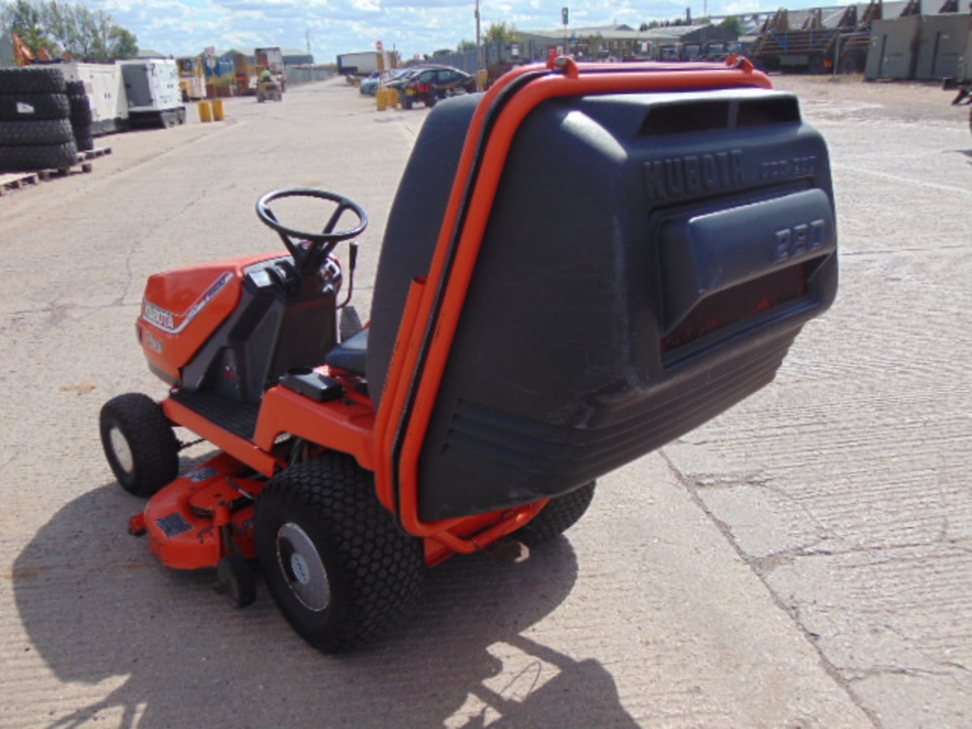 Kubota HST T1600 Ride On Mower - Image 8 of 16