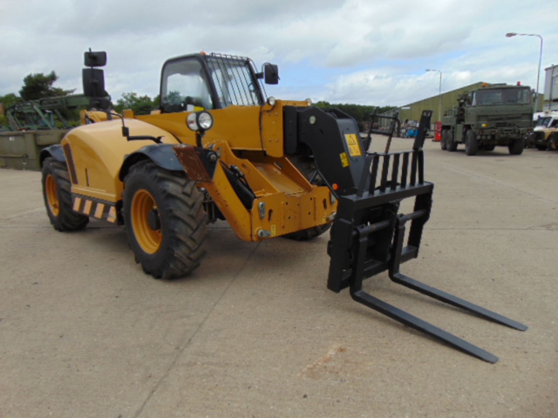 2014 Caterpillar TH414C 3.6 ton Telehandler - Image 7 of 26