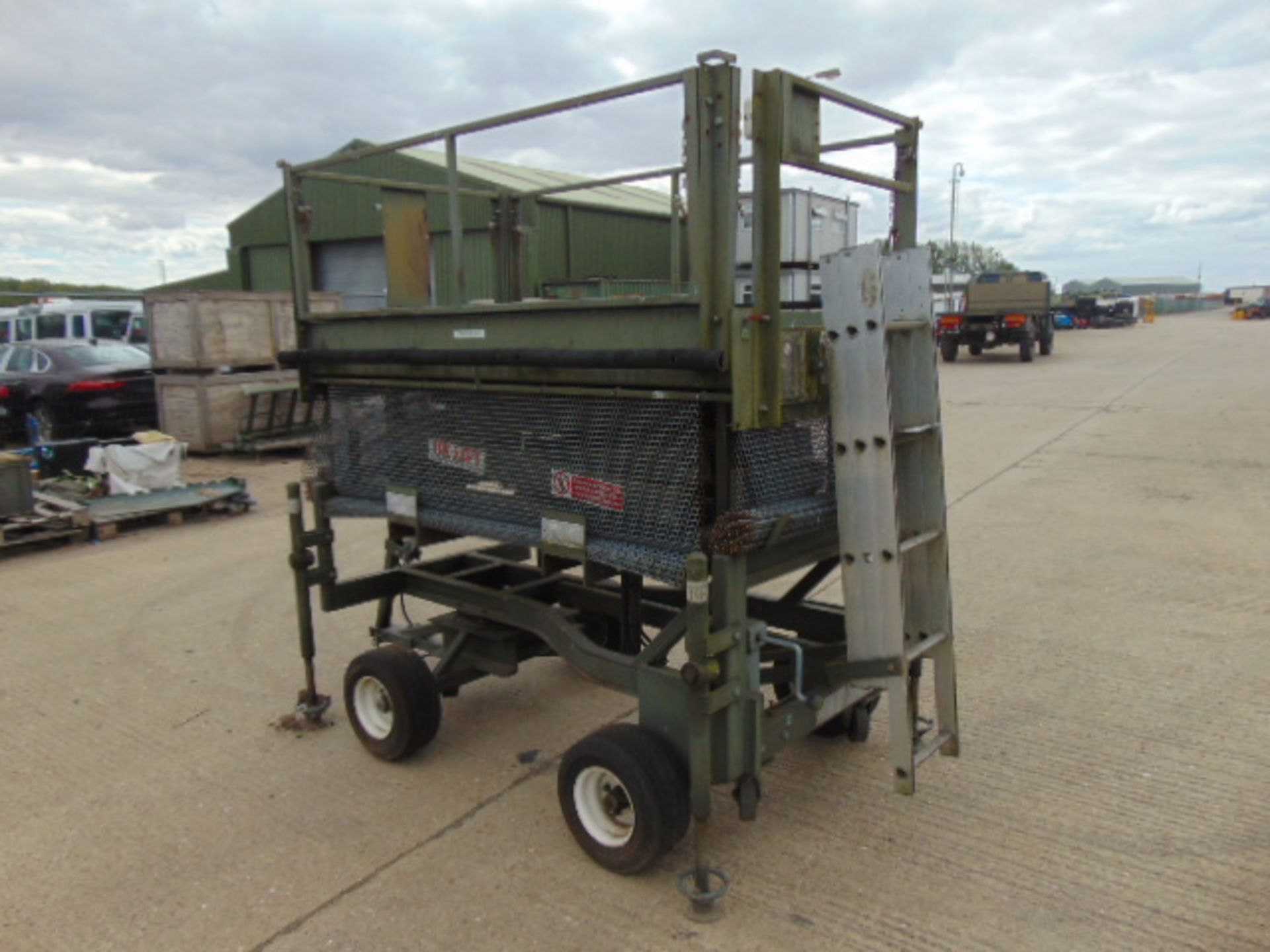 UK Lift 4m Mobile Hydraulic Work Platform - Image 3 of 11