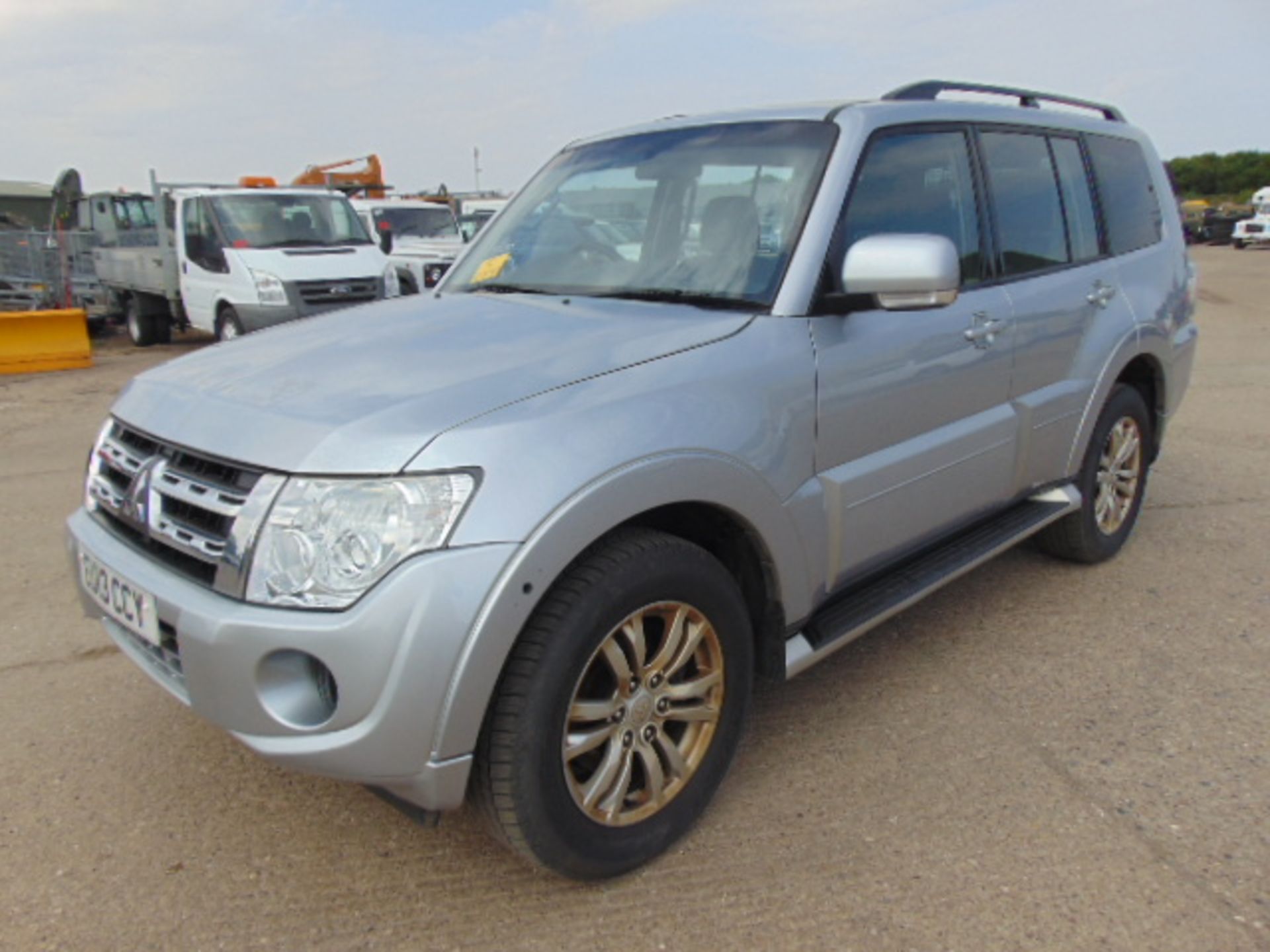 Mitsubishi Shogun GLX Equippe 3.2 DI-D 4x4 - Bild 3 aus 19