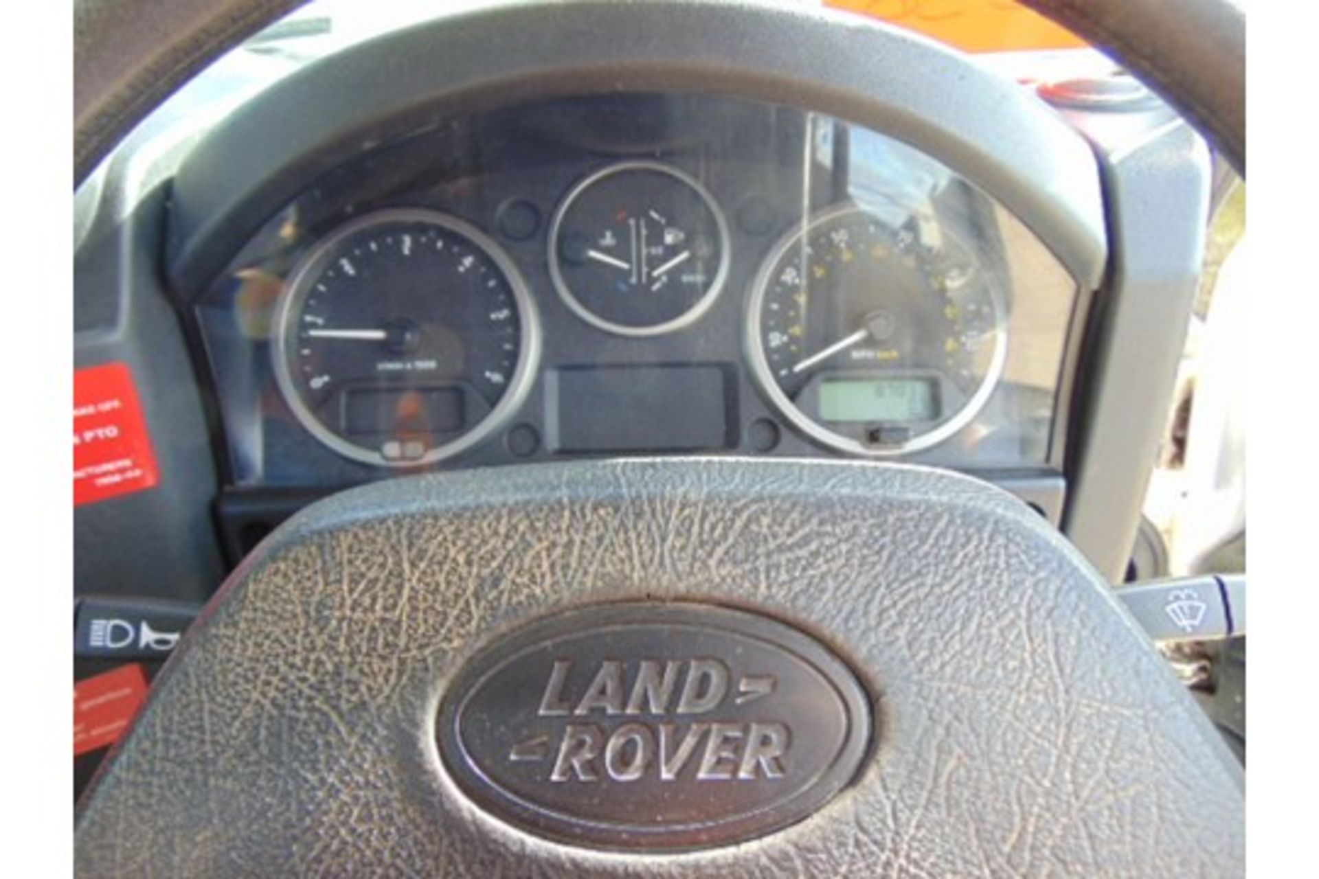 Land Rover 110 2.4TDCi Defender Fitted with V130 13 Metre Platform Access Hoist - Bild 13 aus 29