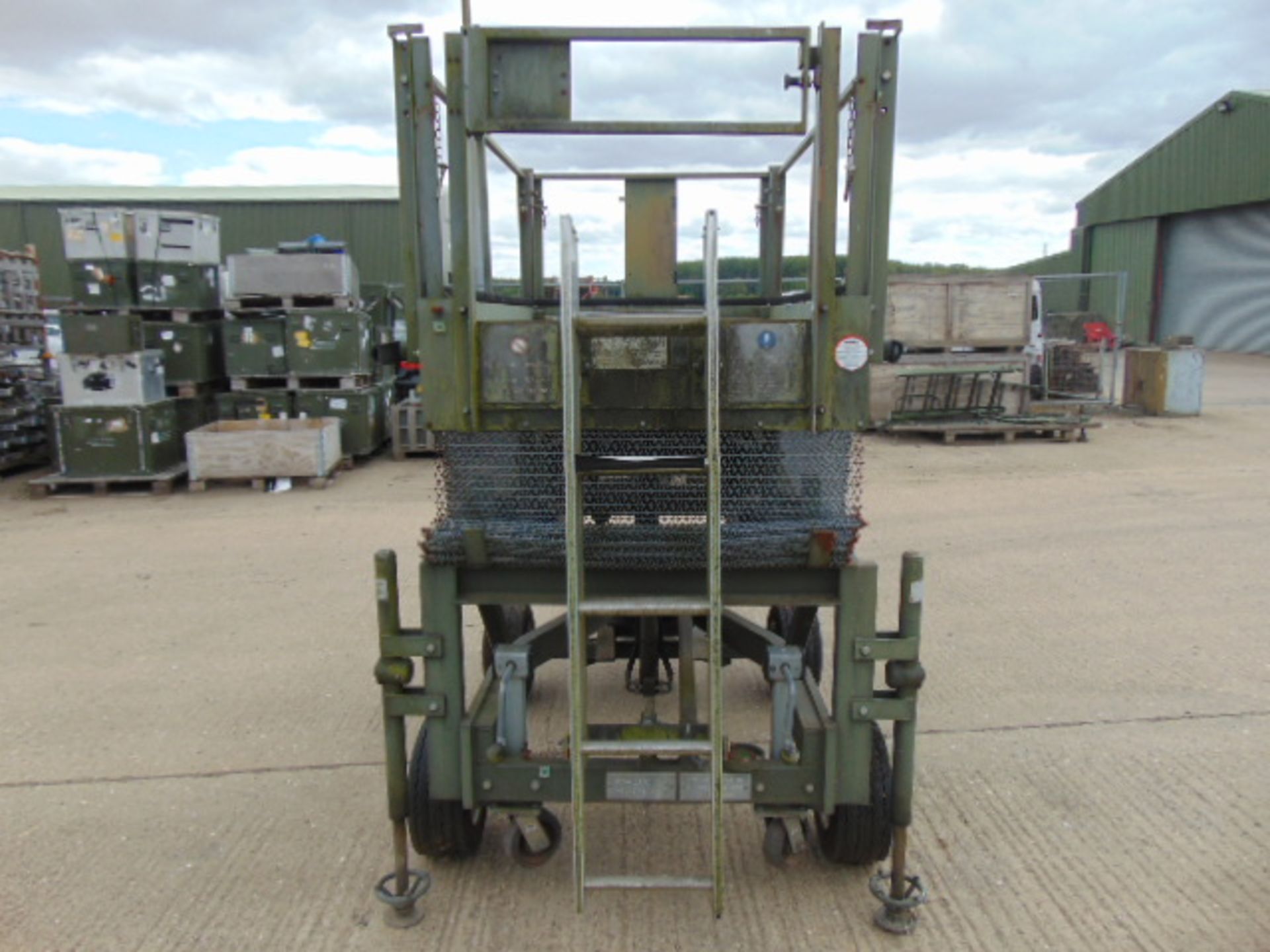 UK Lift 4m Mobile Hydraulic Work Platform - Image 2 of 11