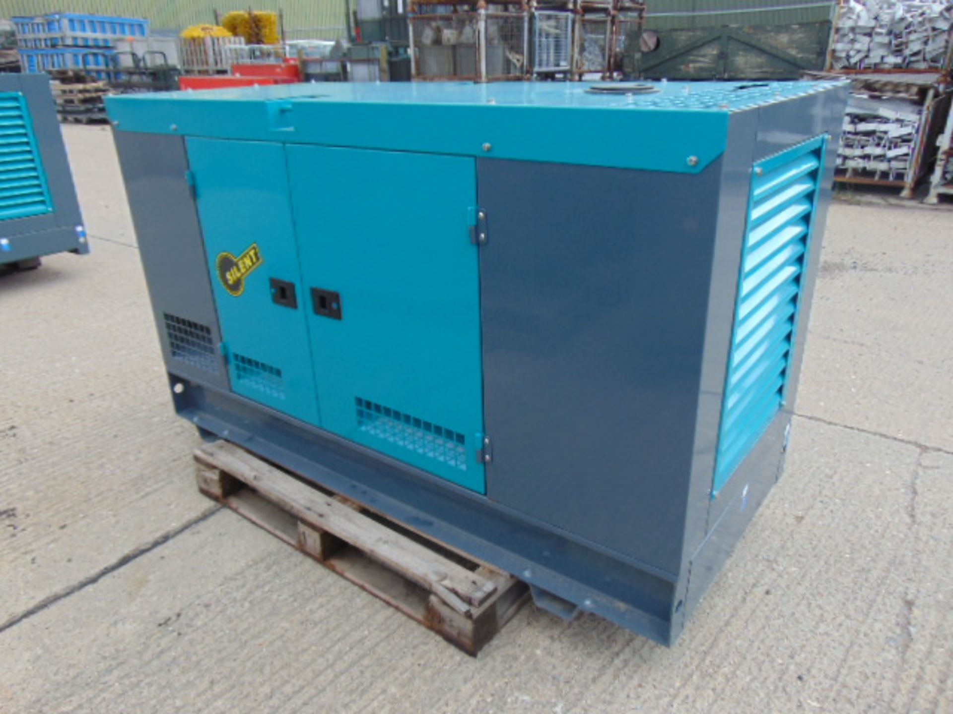 UNISSUED WITH TEST HOURS ONLY 30 KVA 3 Phase Silent Diesel Generator Set - Bild 8 aus 15