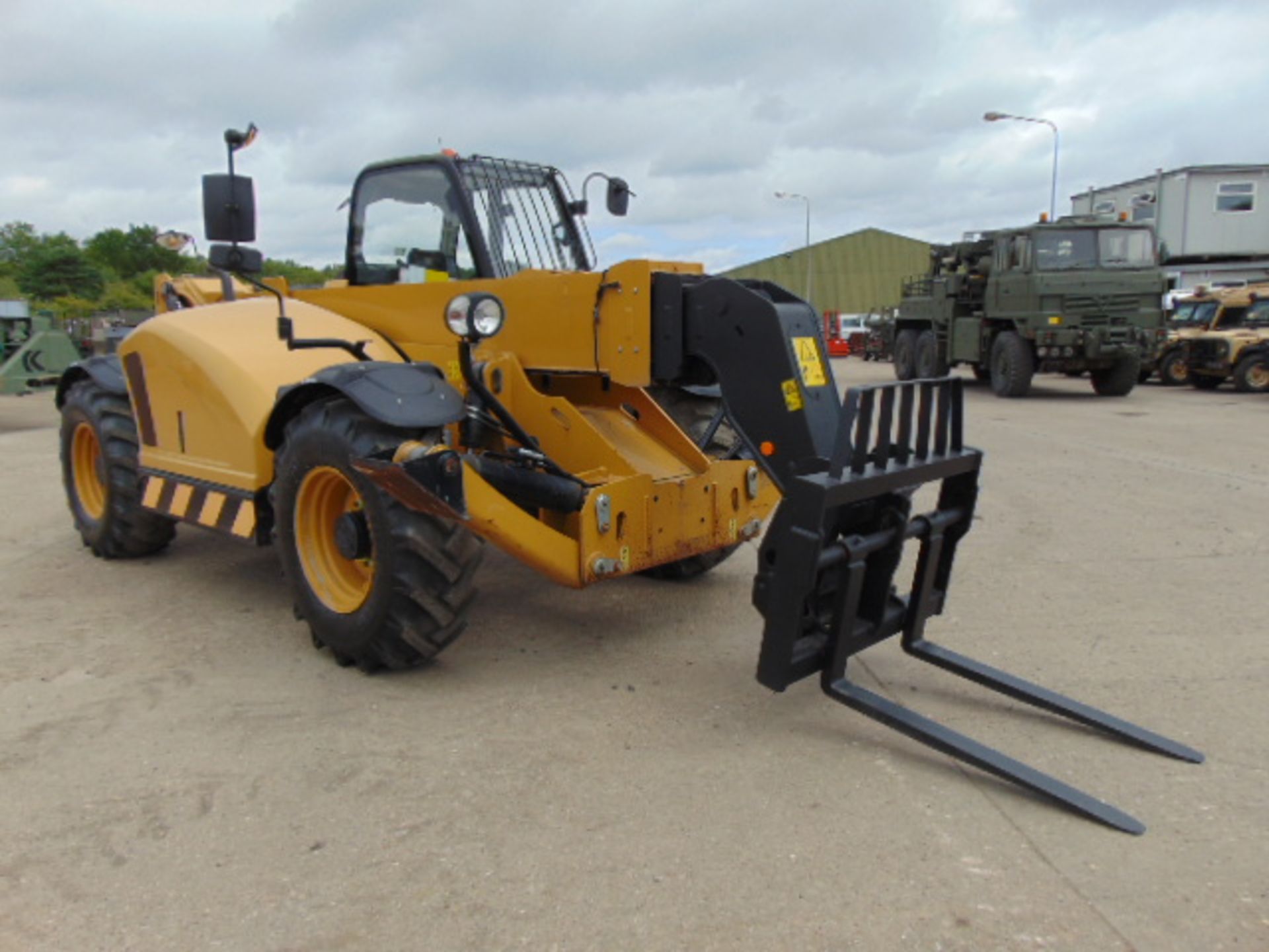 2014 Caterpillar TH414C 3.6 ton Telehandler - Image 8 of 26